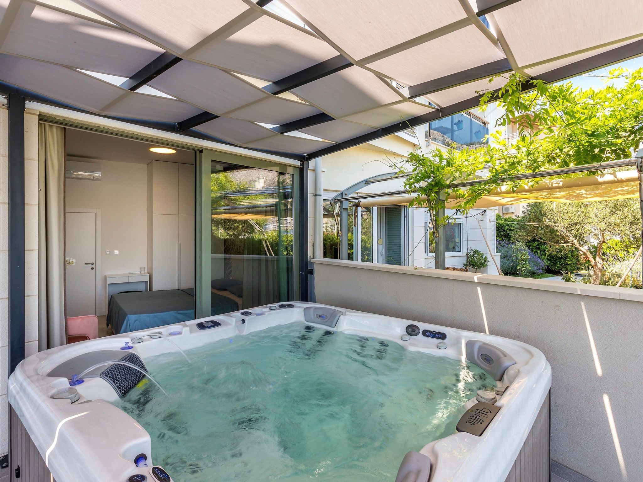 Luxus-Apartment mit Whirlpool-Drinnen