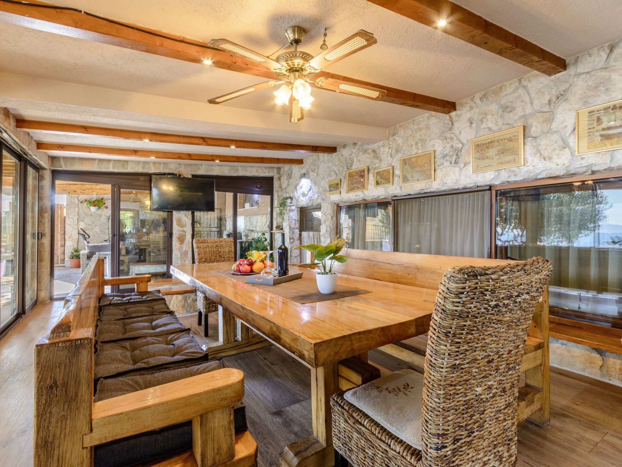 A brand new Villa, situated on a secluded hilltop approximately 4 km from the center of Omiš town, offering a breathtaking view of the Adriatic sea. For all our guests we offer absolute security and ..
