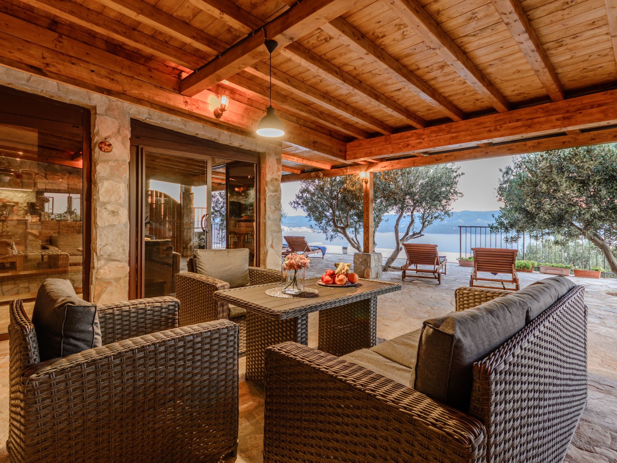 Villa mit vier Schlafzimmern und beheiztem Pool-Drinnen