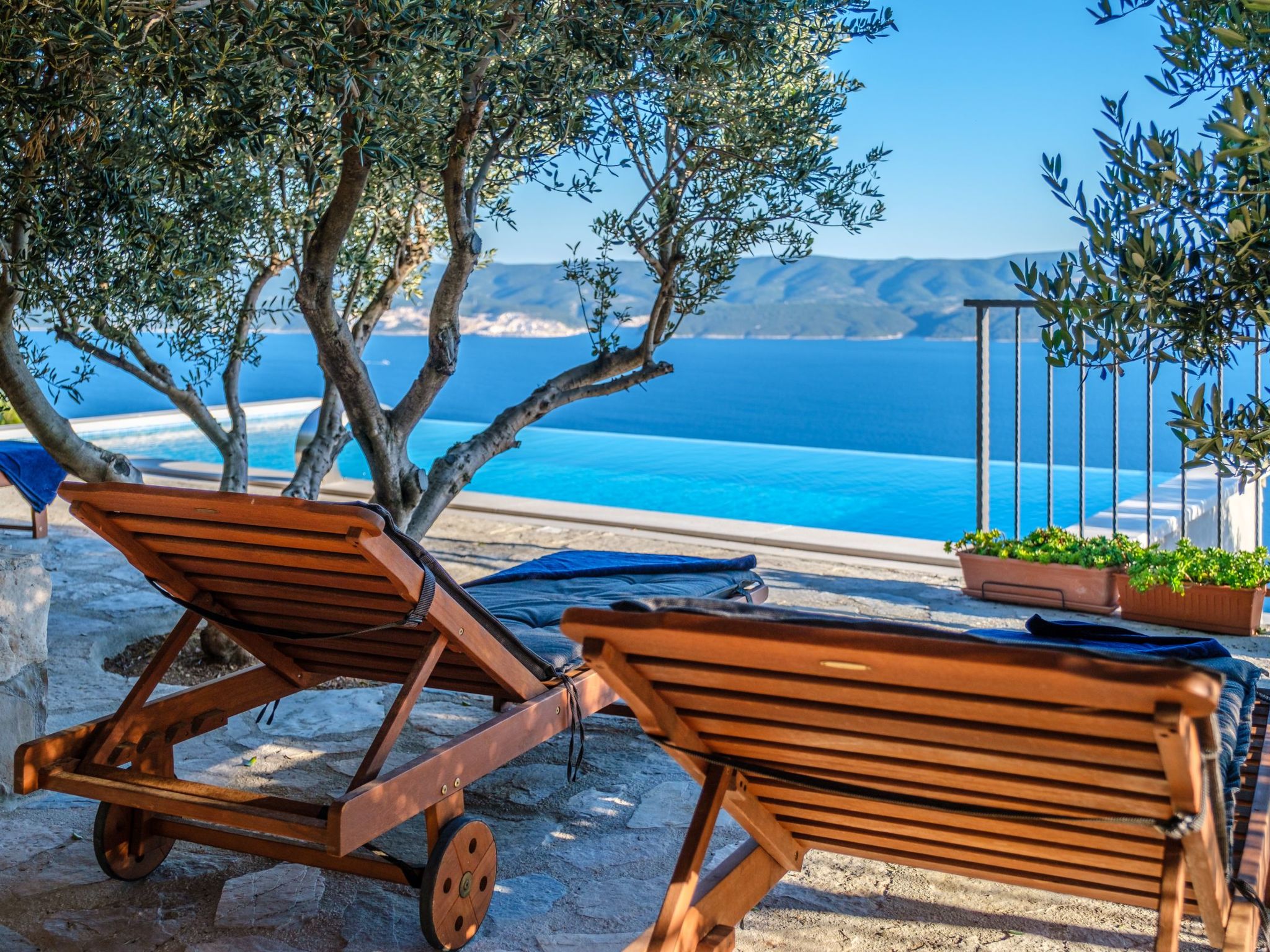 Villa mit vier Schlafzimmern und beheiztem Pool-Drinnen