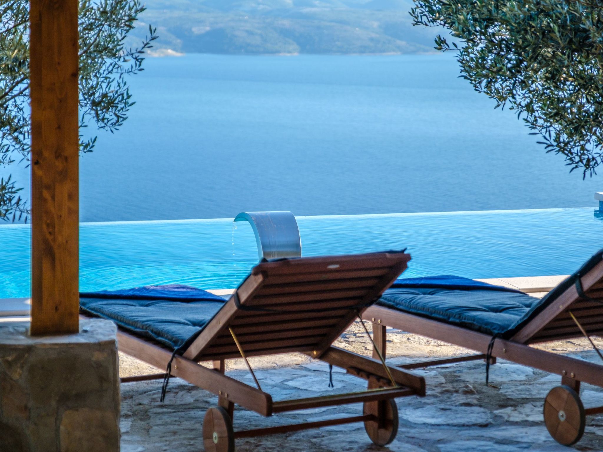 Villa mit vier Schlafzimmern und beheiztem Pool-Drinnen