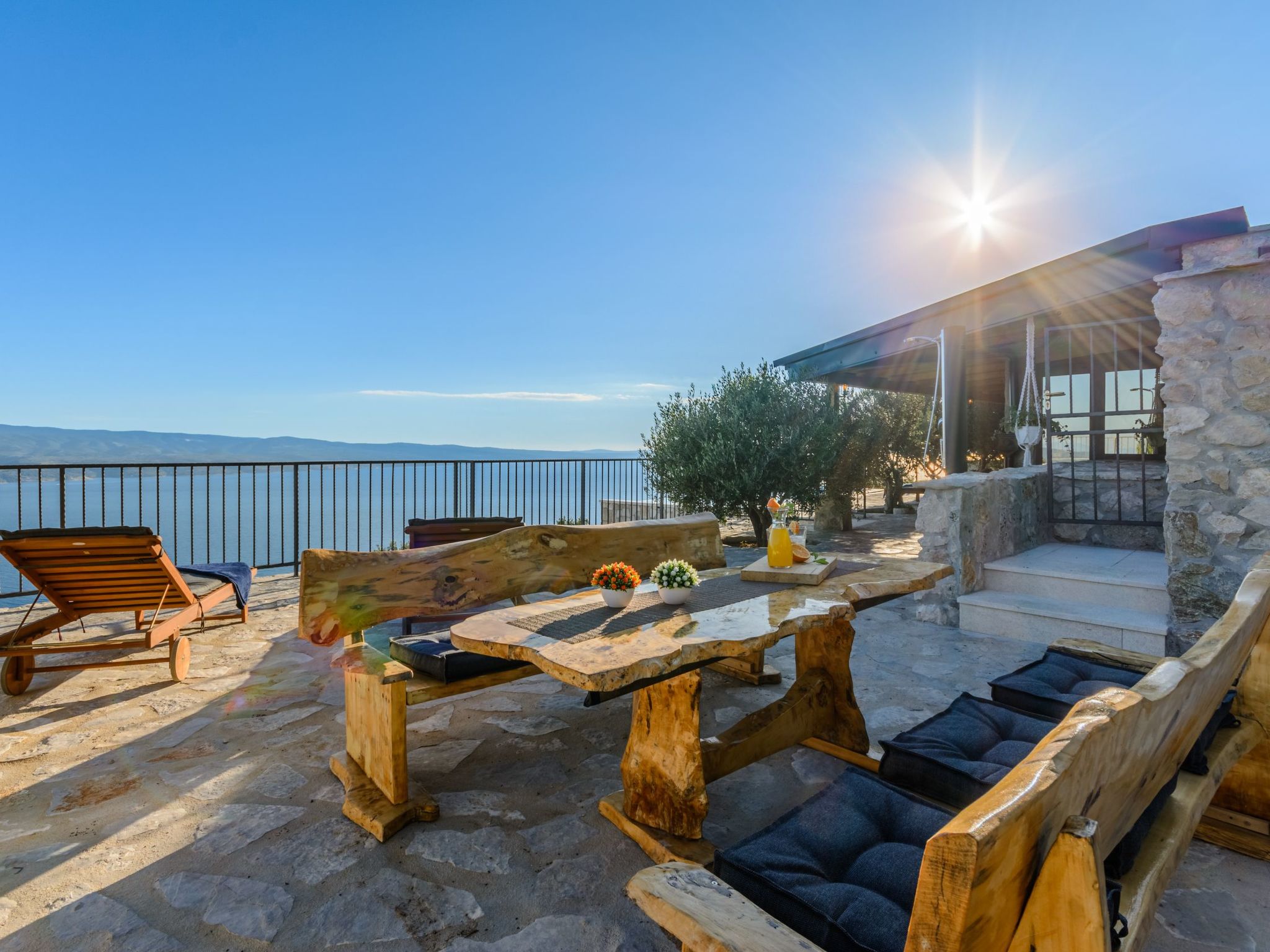 Villa mit vier Schlafzimmern und beheiztem Pool-Drinnen