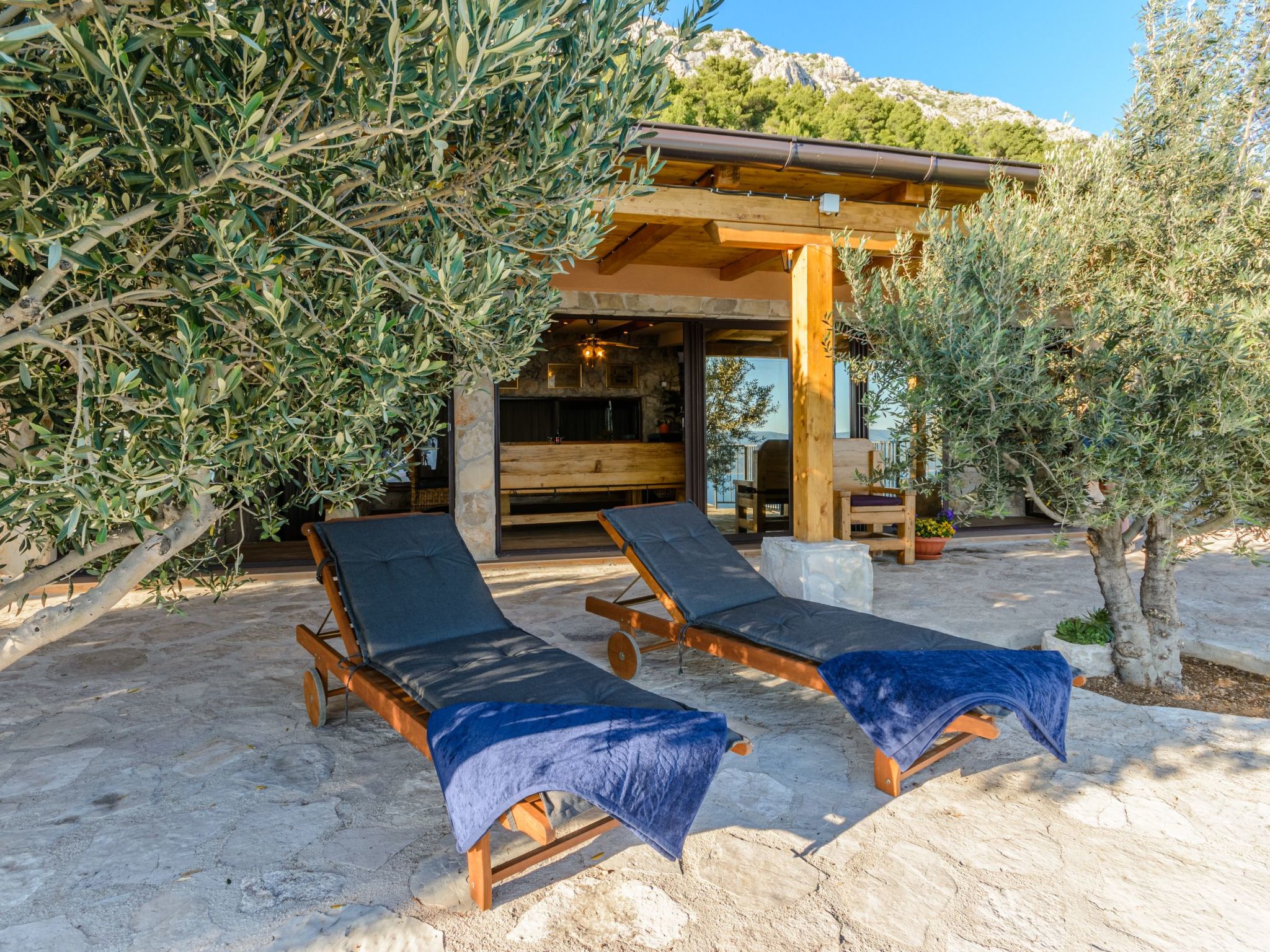 Villa mit vier Schlafzimmern und beheiztem Pool-Drinnen