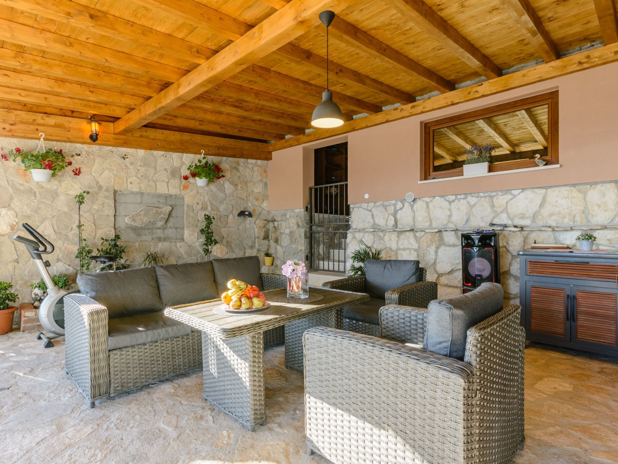 Villa mit vier Schlafzimmern und beheiztem Pool-Drinnen