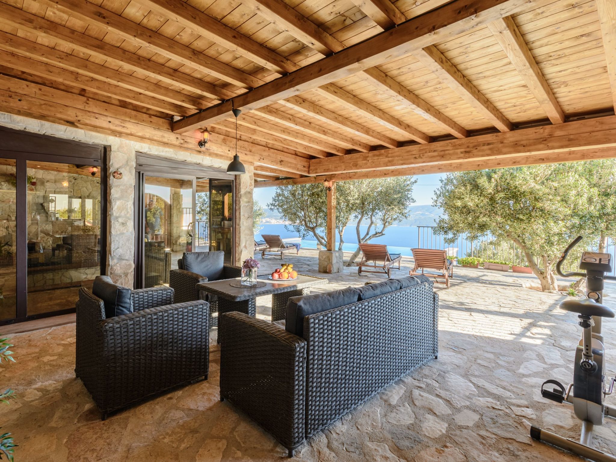 Villa mit vier Schlafzimmern und beheiztem Pool-Drinnen