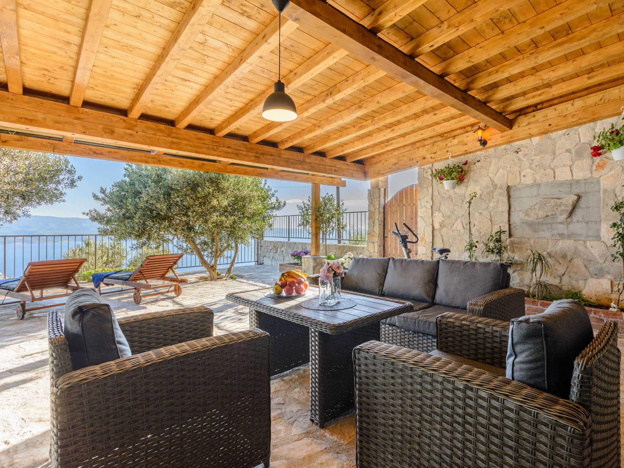 Villa mit vier Schlafzimmern und beheiztem Pool-Drinnen