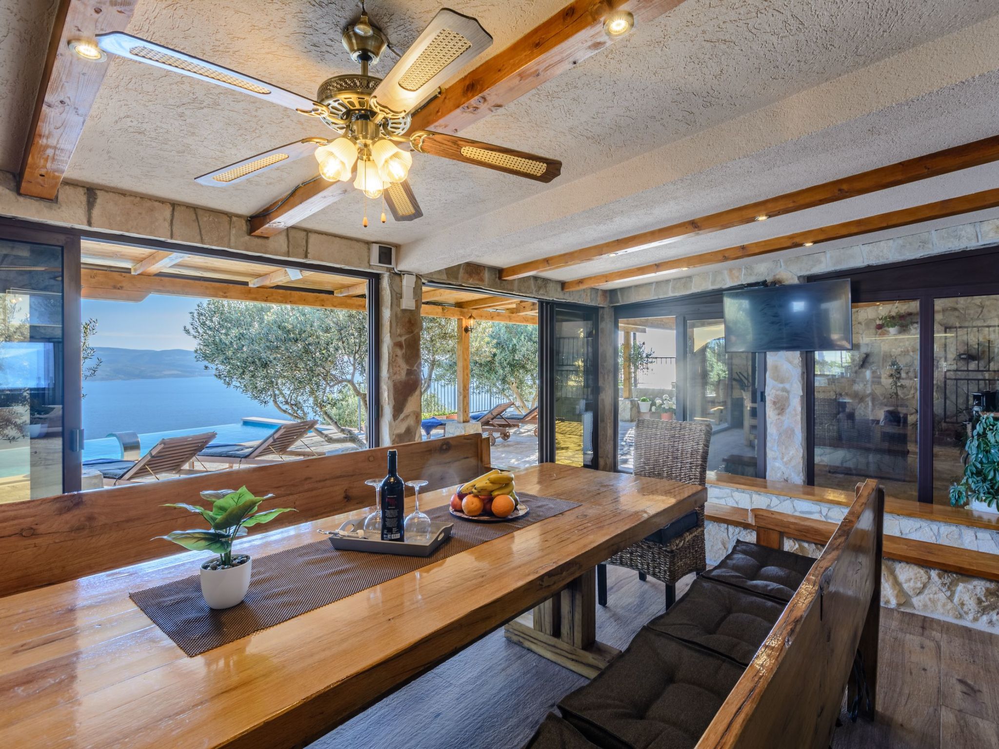 Villa mit vier Schlafzimmern und beheiztem Pool-Drinnen