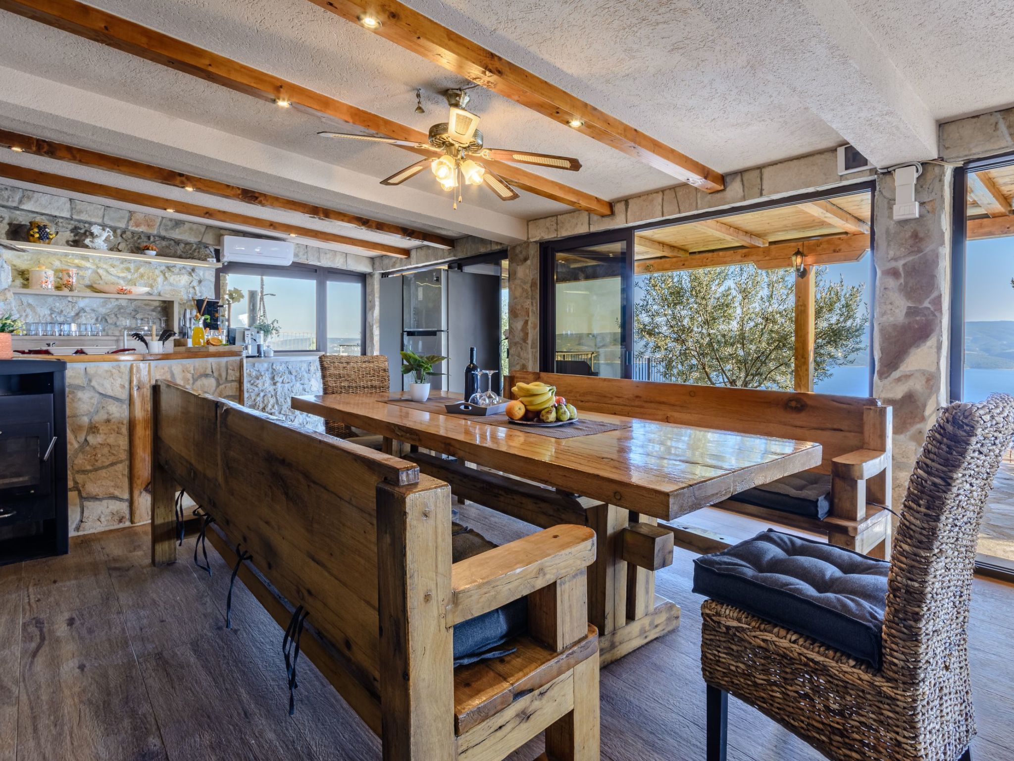 Villa mit vier Schlafzimmern und beheiztem Pool-Drinnen