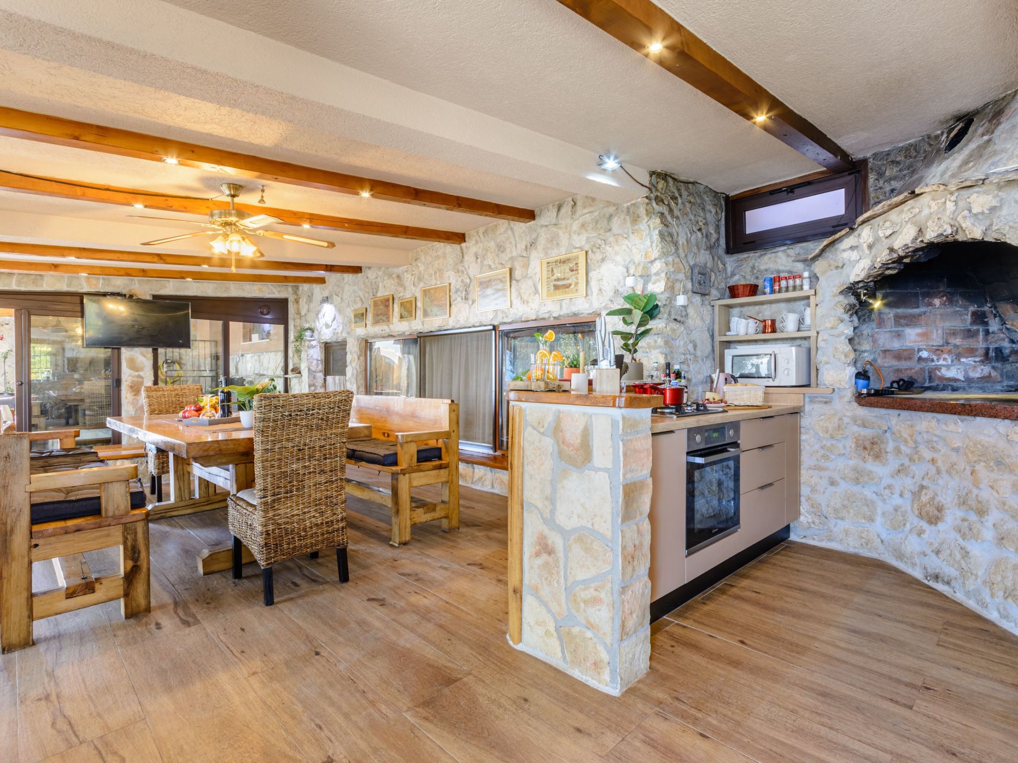 Villa mit vier Schlafzimmern und beheiztem Pool-Drinnen