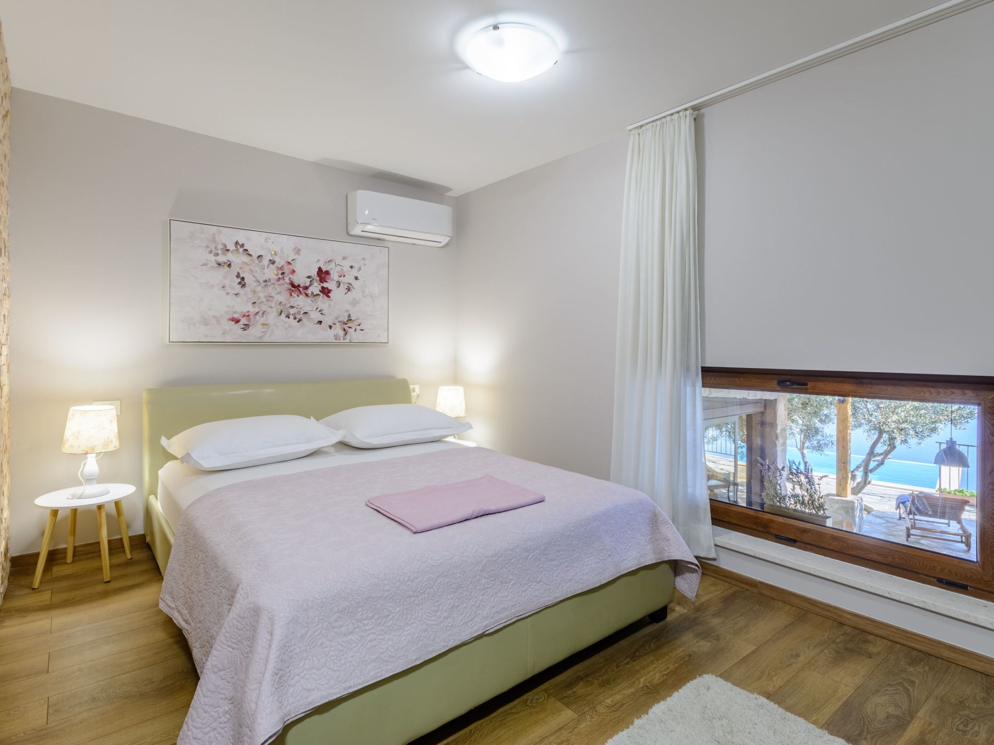 Villa mit vier Schlafzimmern und beheiztem Pool-Drinnen