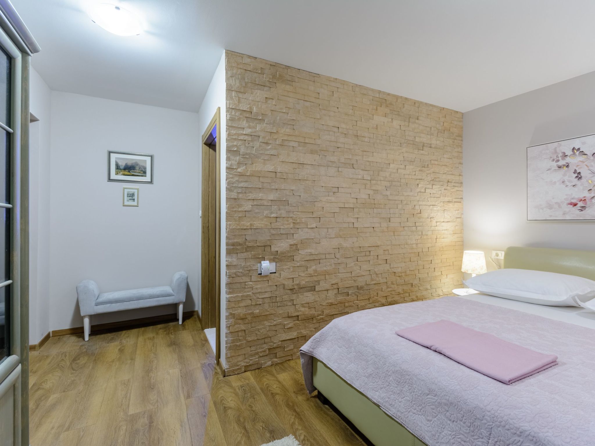 Villa mit vier Schlafzimmern und beheiztem Pool-Drinnen