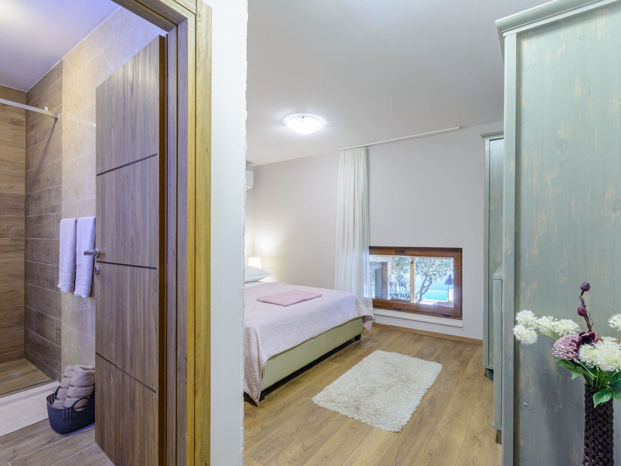 Villa mit vier Schlafzimmern und beheiztem Pool-Drinnen