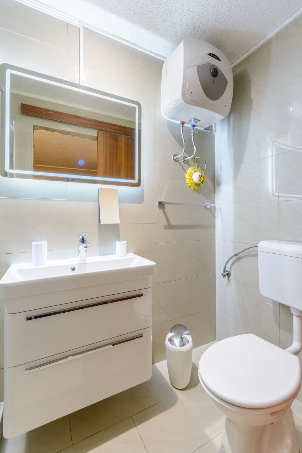 Villa mit vier Schlafzimmern und beheiztem Pool-Drinnen