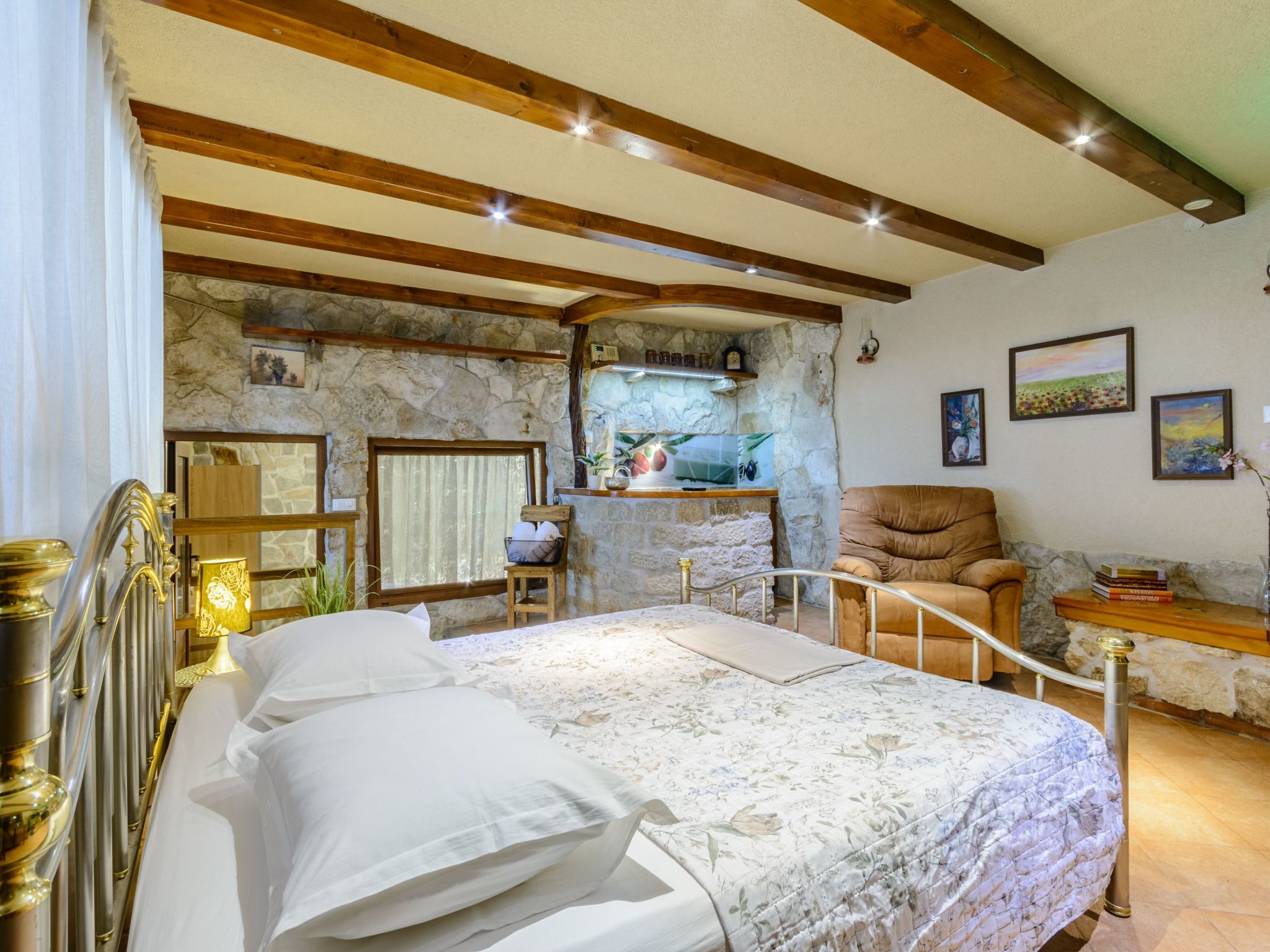 Villa mit vier Schlafzimmern und beheiztem Pool-Drinnen