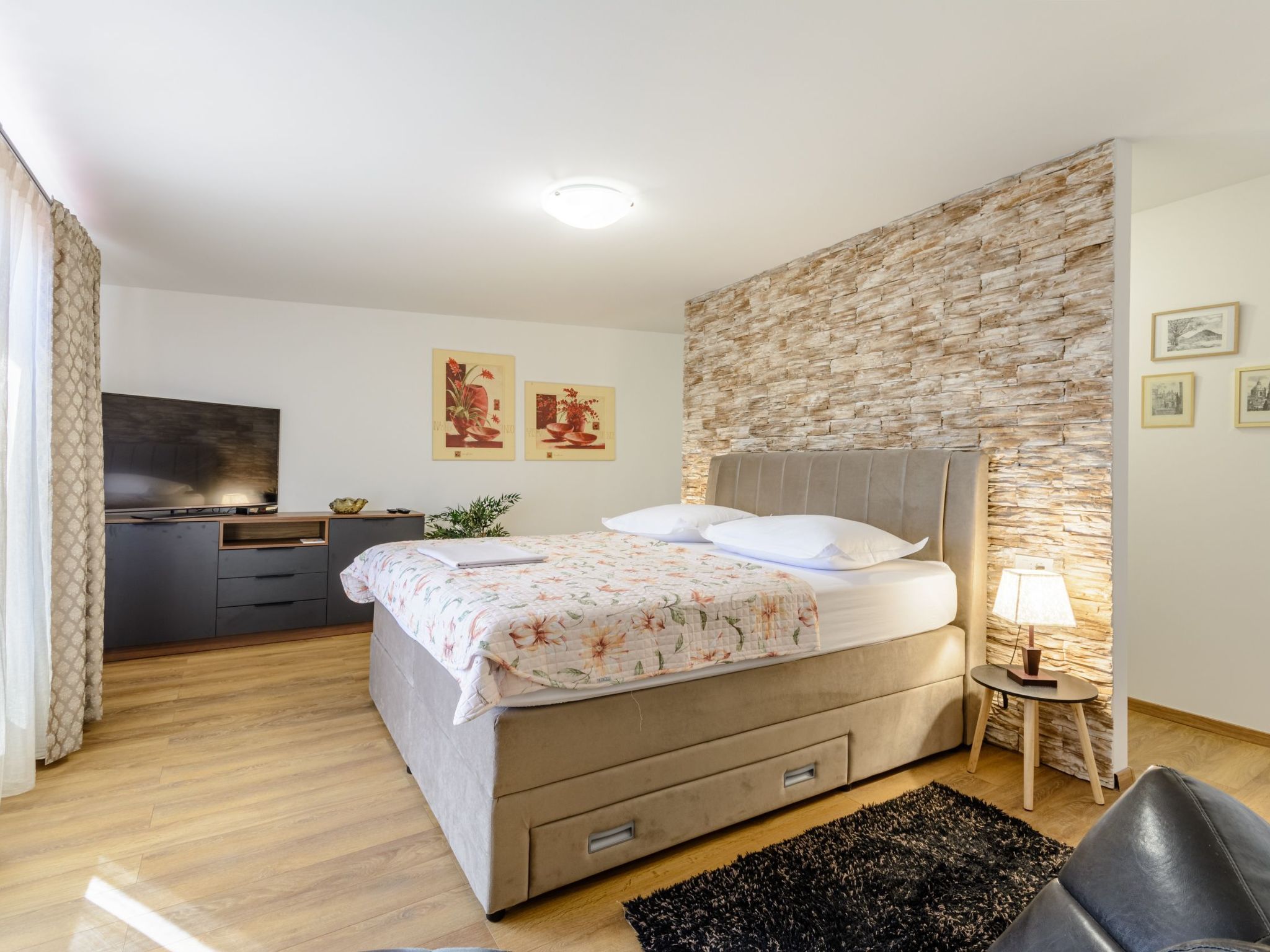 Villa mit vier Schlafzimmern und beheiztem Pool-Drinnen