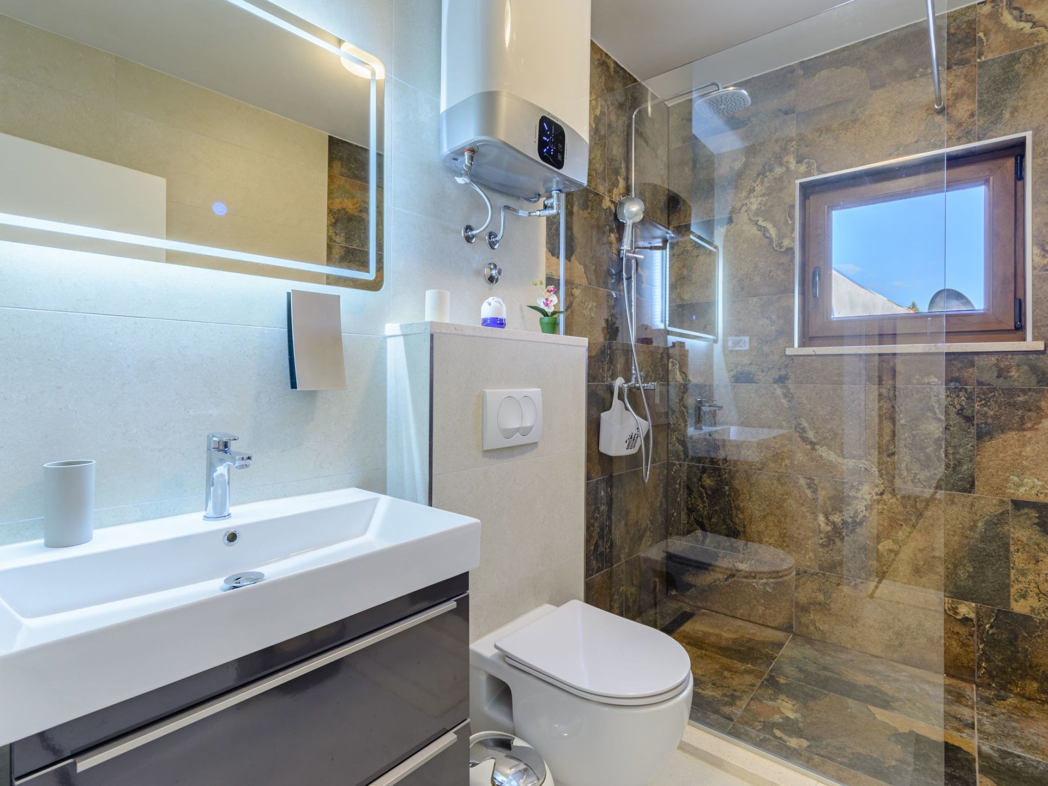 Villa mit vier Schlafzimmern und beheiztem Pool-Drinnen