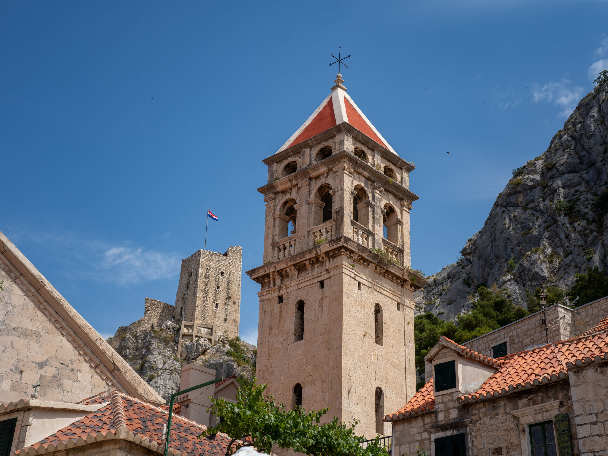 Komfortable Wohnung in Omiš mit Schönem Garten — Place (5 of 11)
