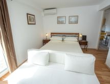 Knusse studio met grote balkon op 250m van zee in Duće - thumbnail 2