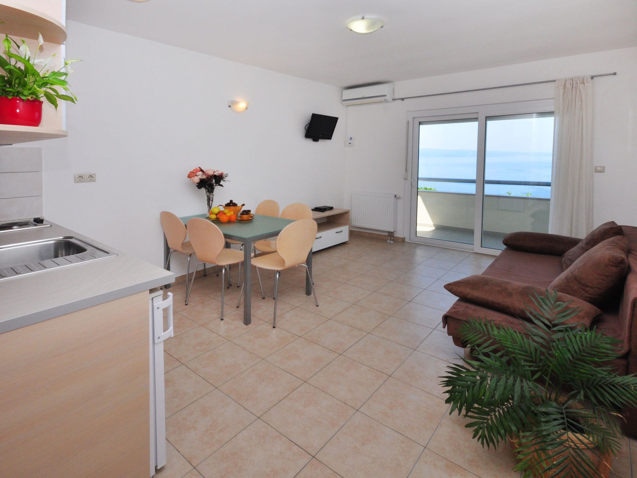 Geräumiges Ferienhaus in Omiš mit Privatem Pool