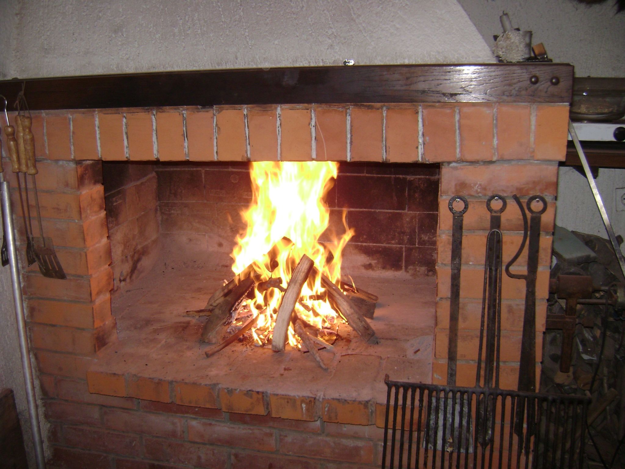 Geräumiges Ferienhaus in Omiš mit Privatem Pool
