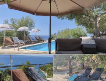 Vrijstaande villa met privézwembad bij het strand van Omiš - thumbnail 1