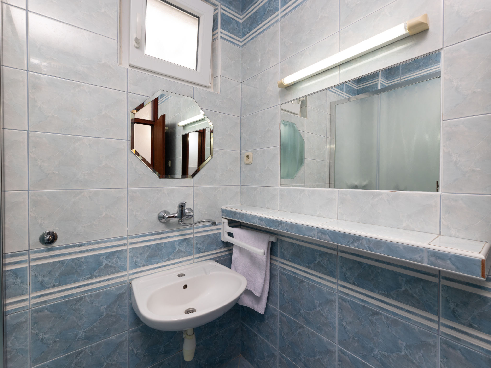 Zeezicht en direct aan zee: Appartement Lončar in Omiš - foto 14