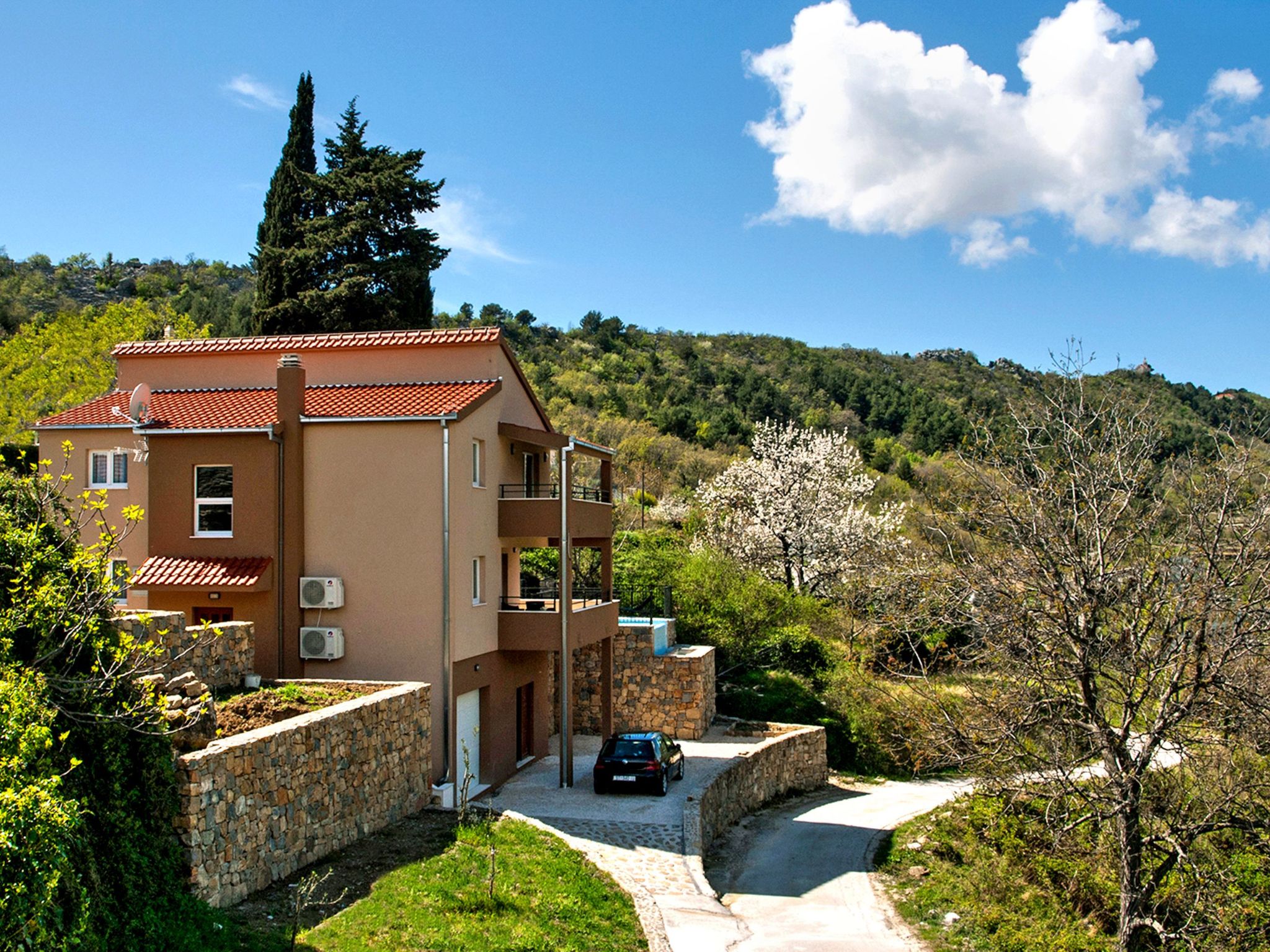 Villa Mosor mit beheiztem Salzwasserpool und Sauna-Drinnen