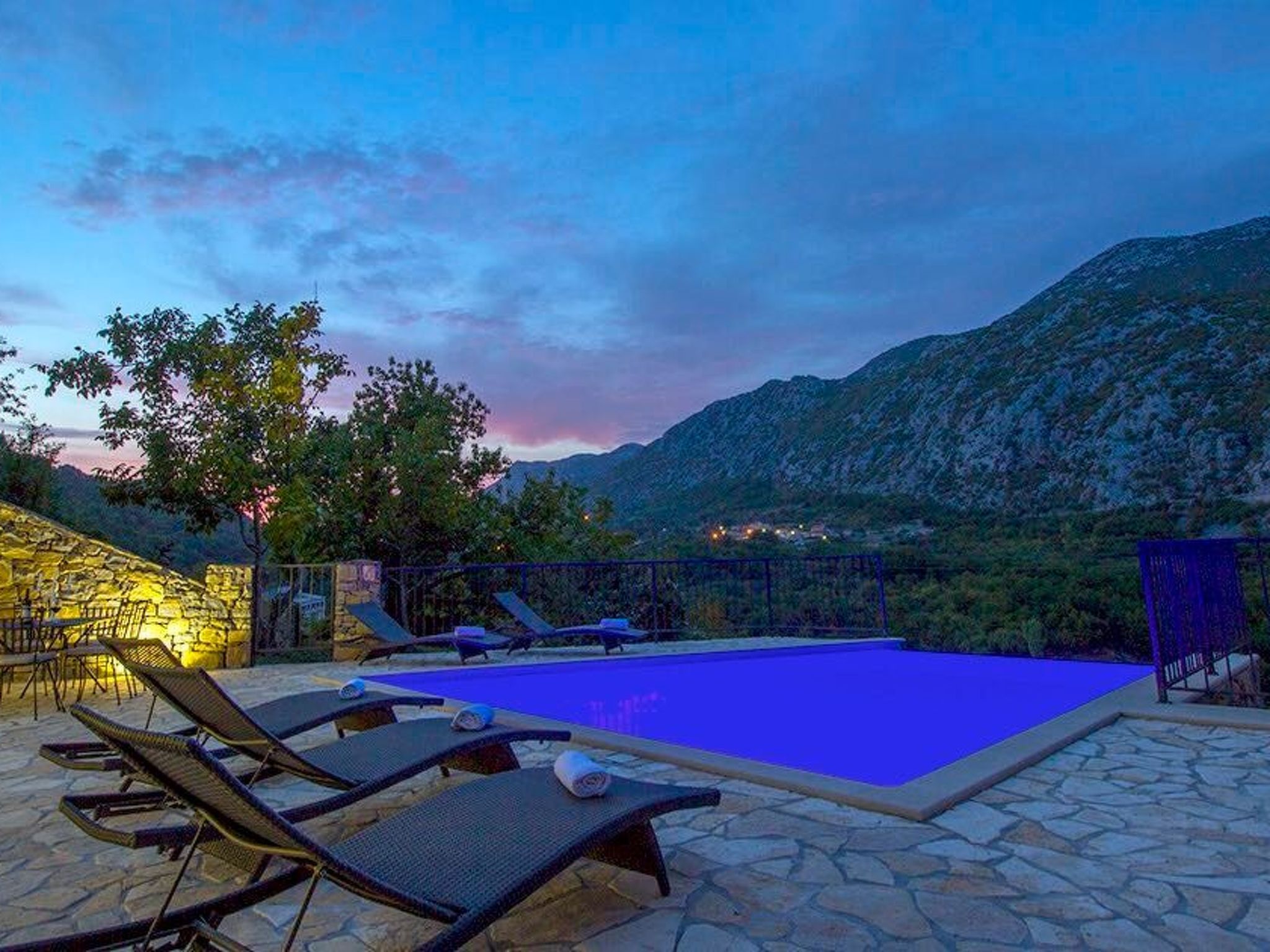 Villa Mosor mit beheiztem Salzwasserpool und Sauna-Drinnen