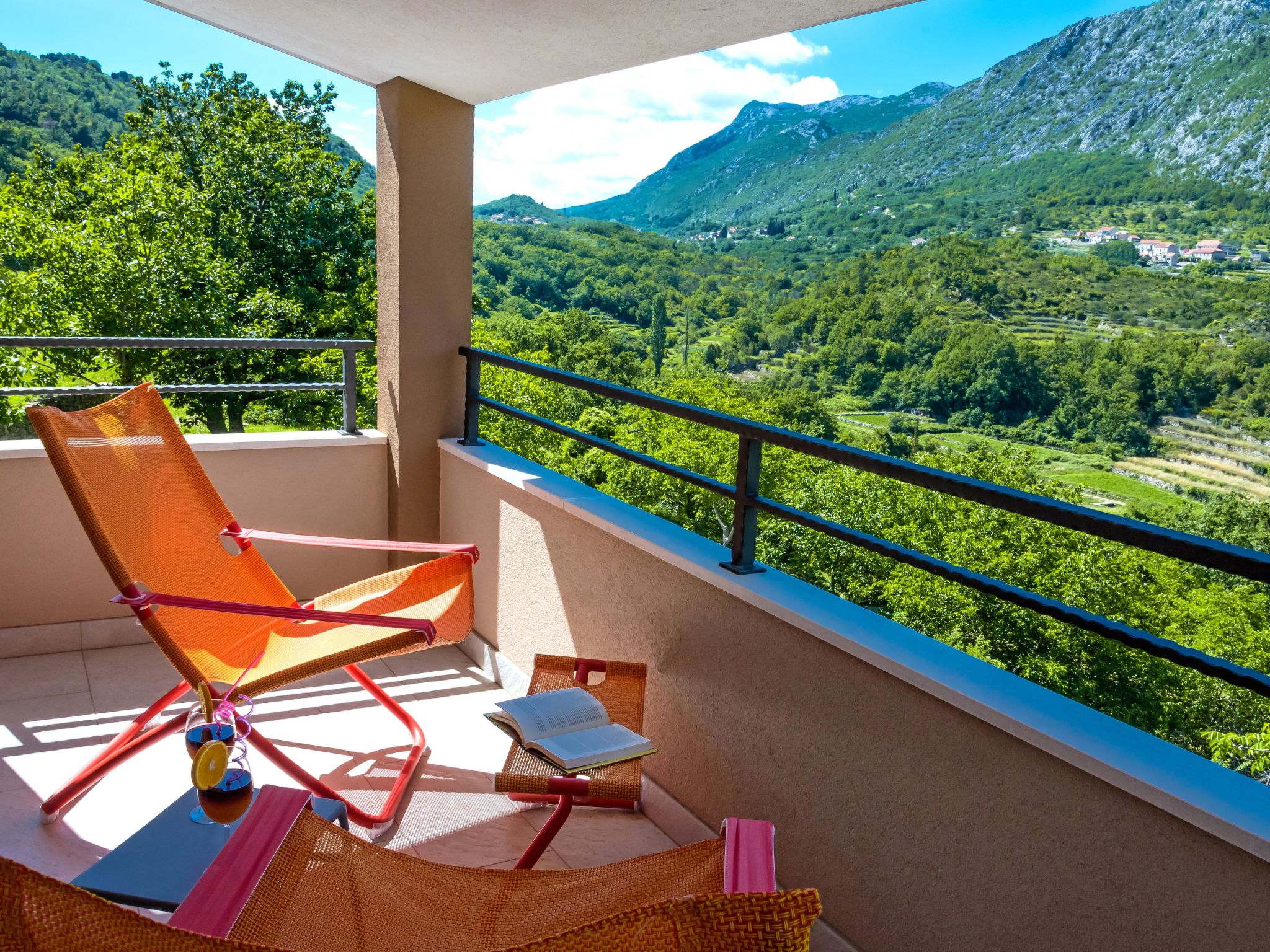 Villa Mosor mit beheiztem Salzwasserpool und Sauna-Drinnen