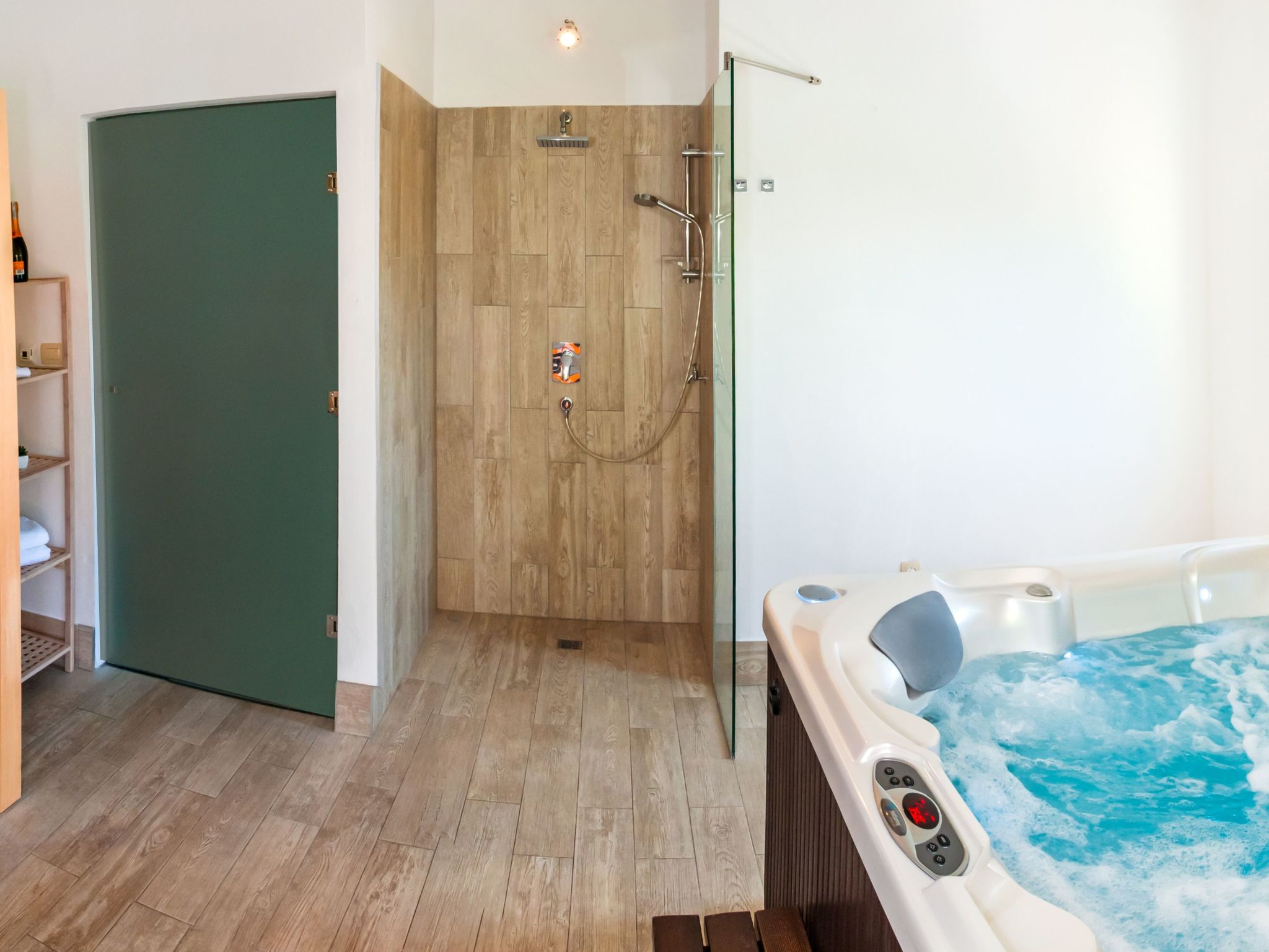 Villa Mosor mit beheiztem Salzwasserpool und Sauna-Drinnen