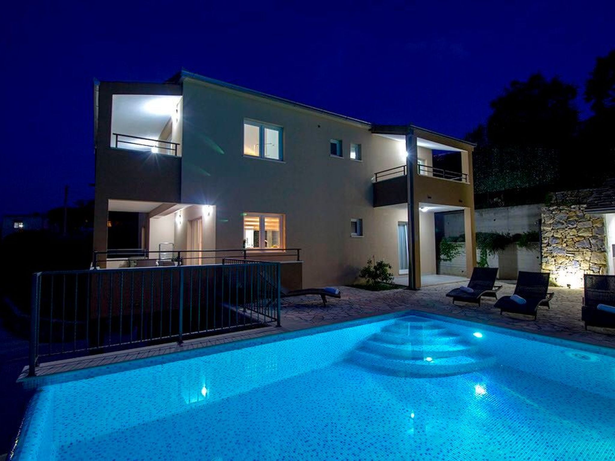 Villa Mosor mit beheiztem Salzwasserpool und Sauna-Drinnen