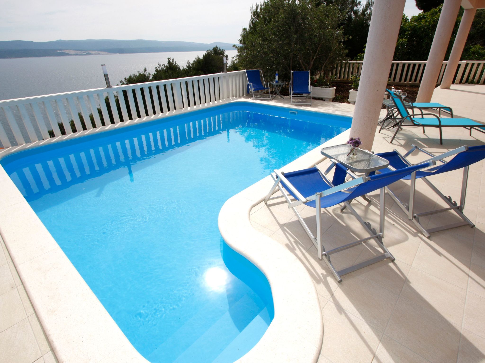 Mit zwei Schlafzimmern und Pool-Image-tags.info