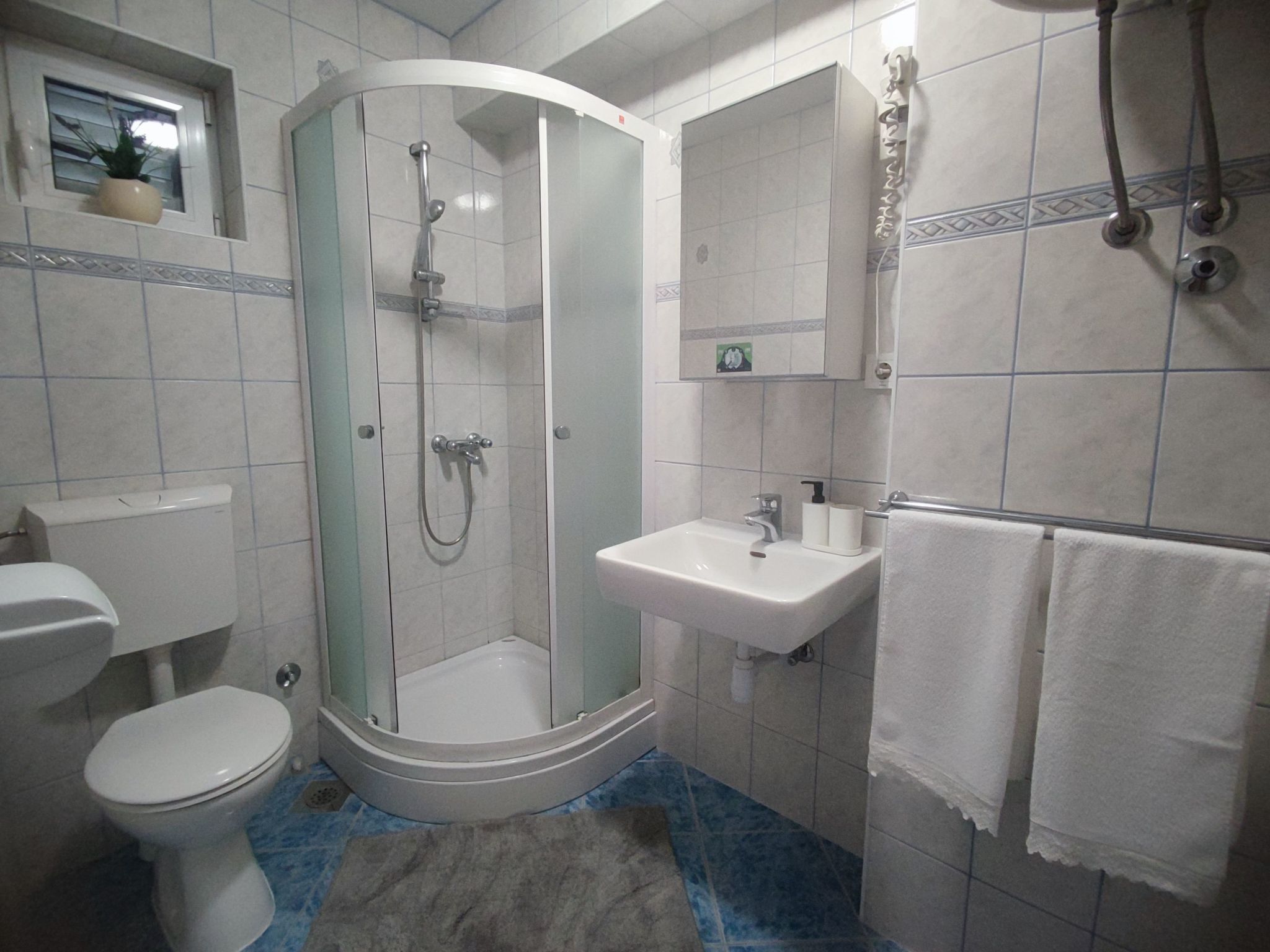 Mit zwei Schlafzimmern und Pool-Image-tags.info