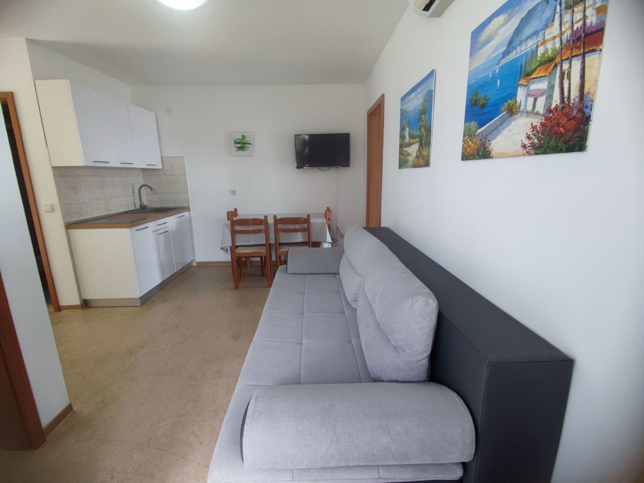 Mit zwei Schlafzimmern und Pool-Image-tags.info