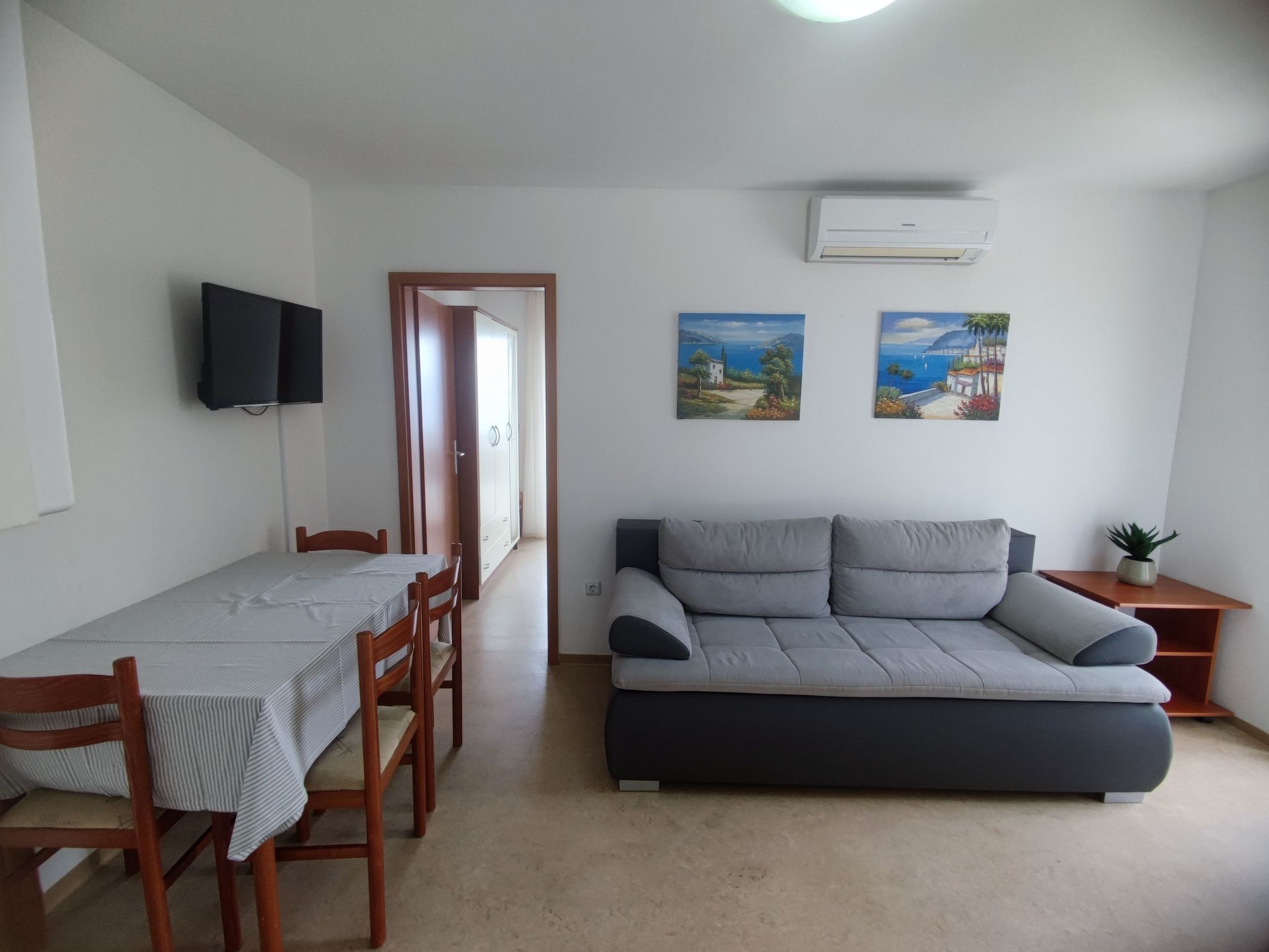 Mit zwei Schlafzimmern und Pool-Image-tags.info