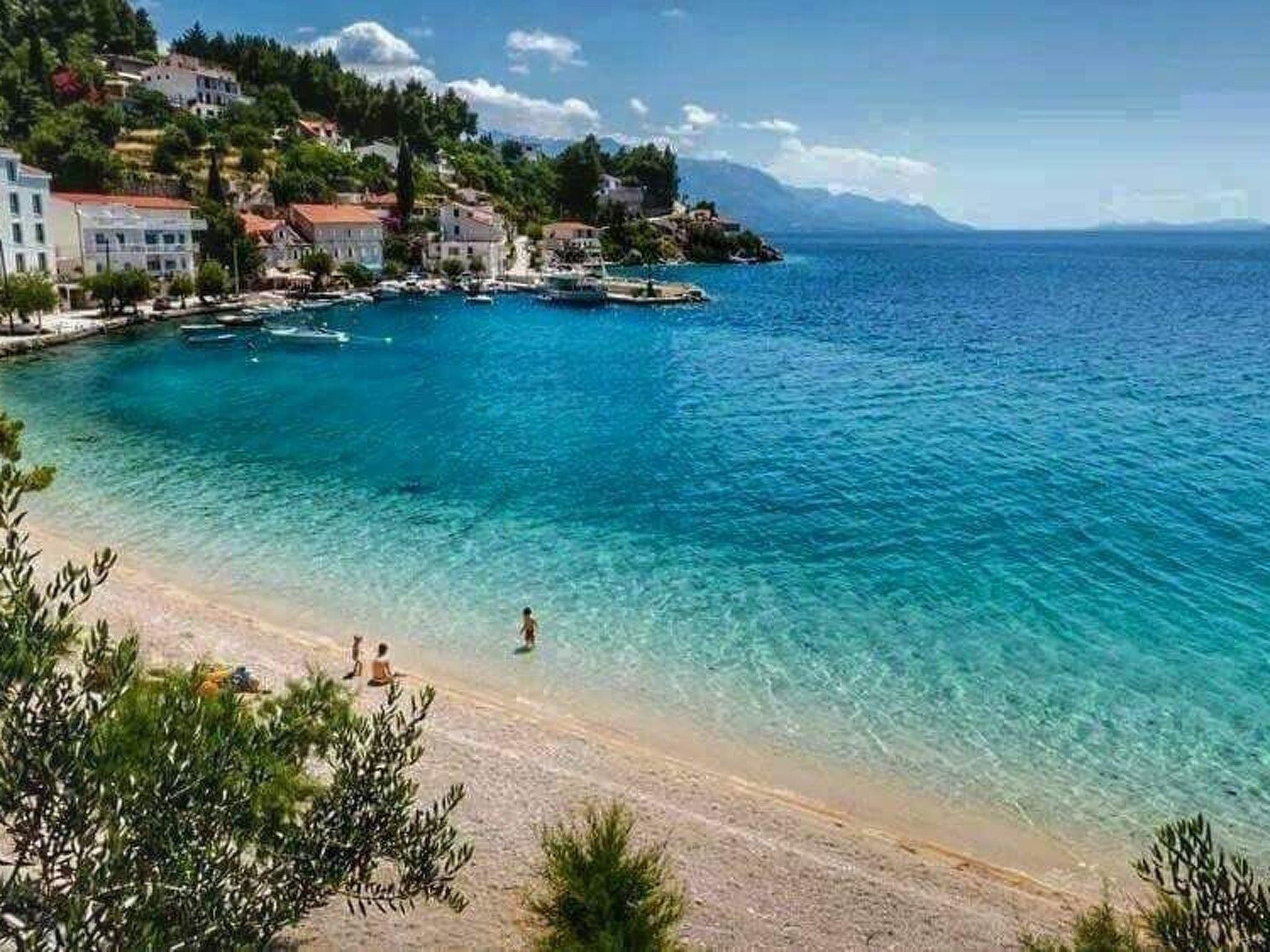 Mit zwei Schlafzimmern und Pool-Image-tags.info