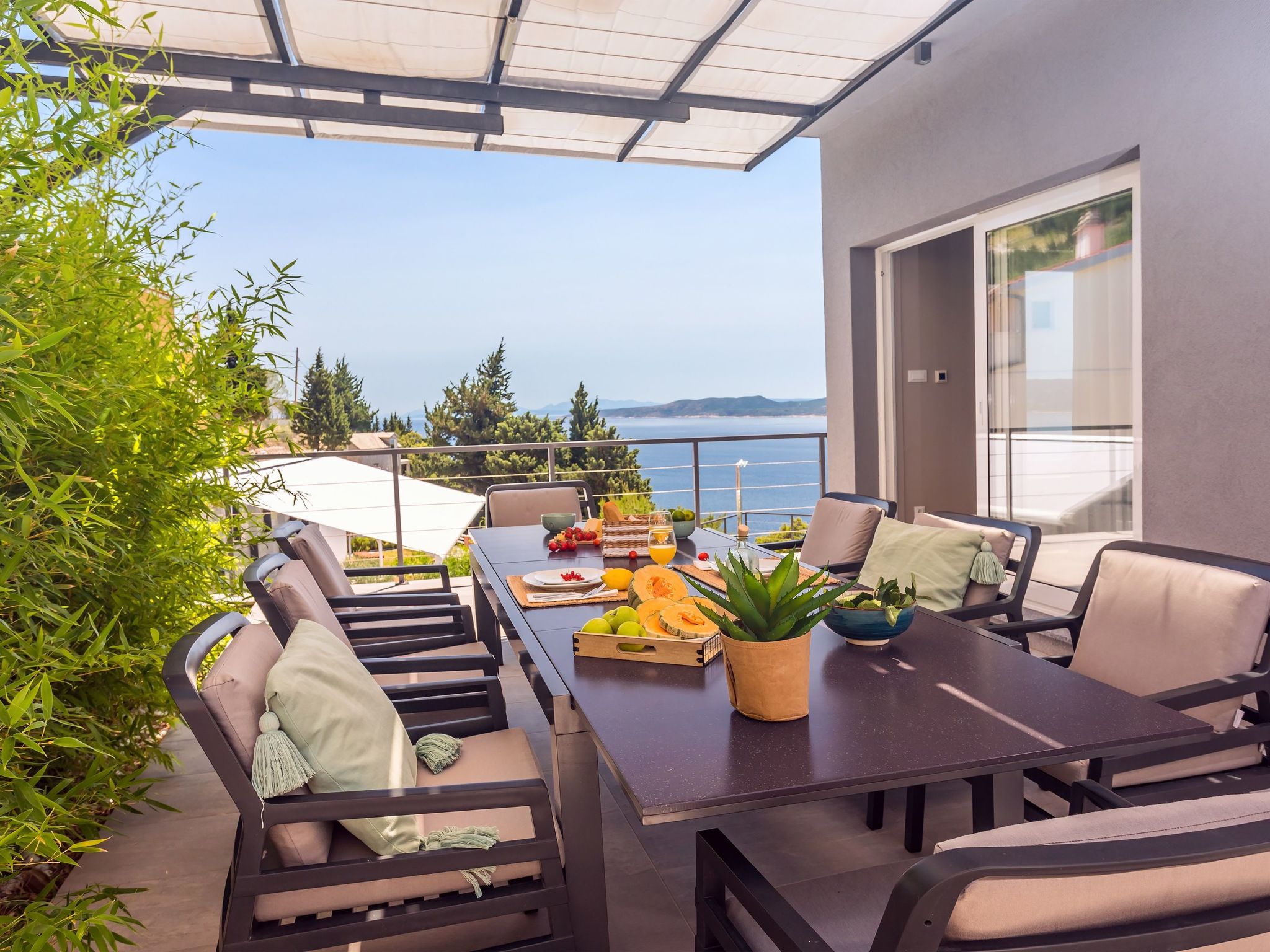 In Mimice mit tollem Pool und Meerblick-Dedans