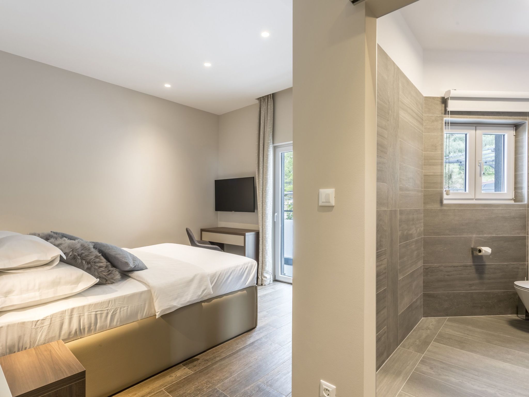 In Mimice mit tollem Pool und Meerblick