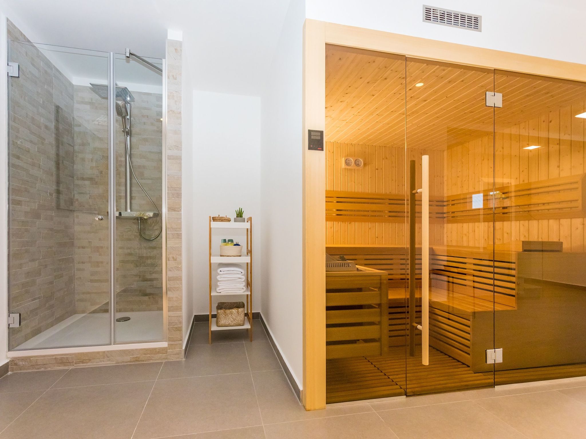 In Mimice mit tollem Pool und Meerblick-Dedans