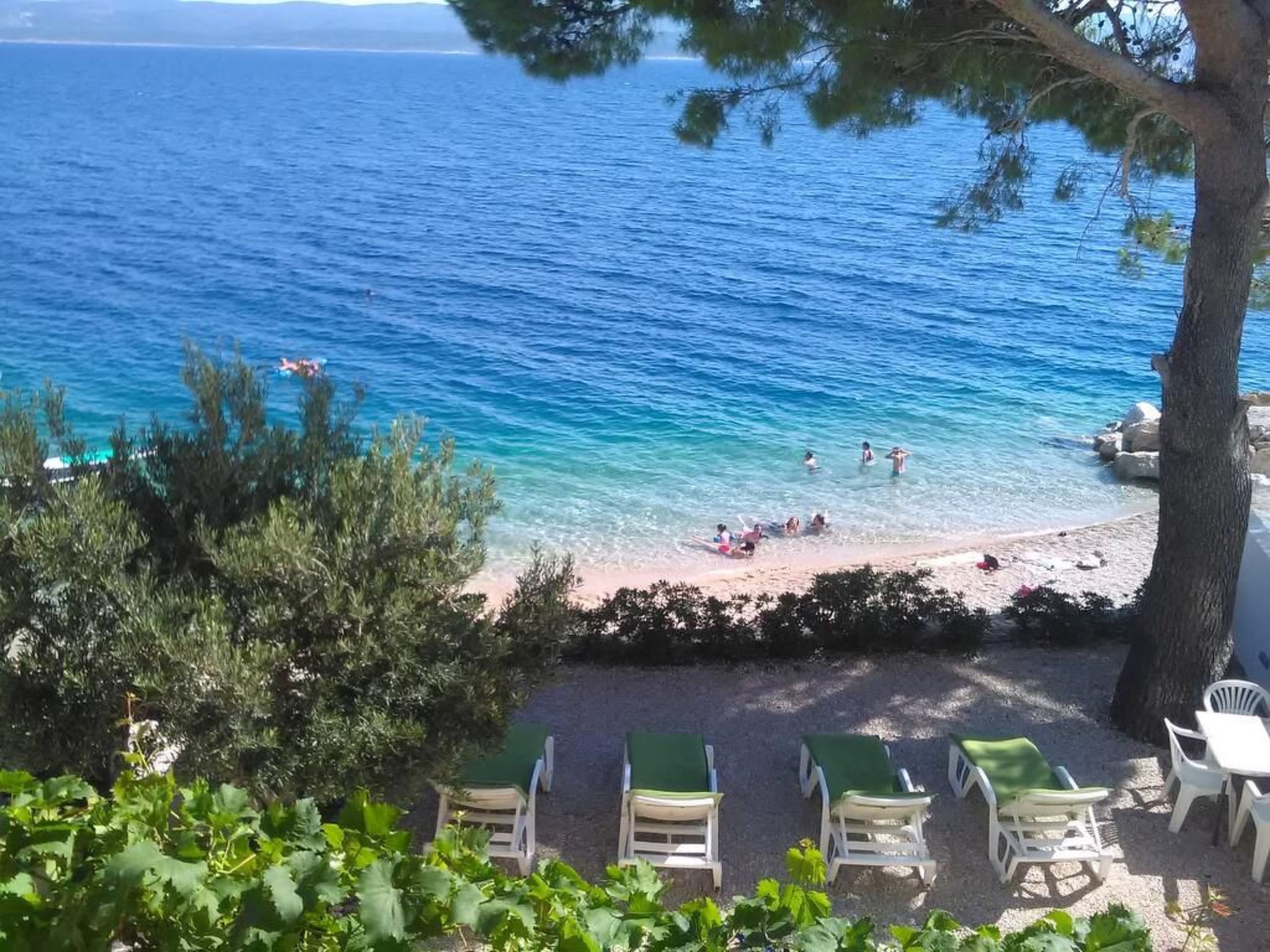 Mit Blick auf das Wasser