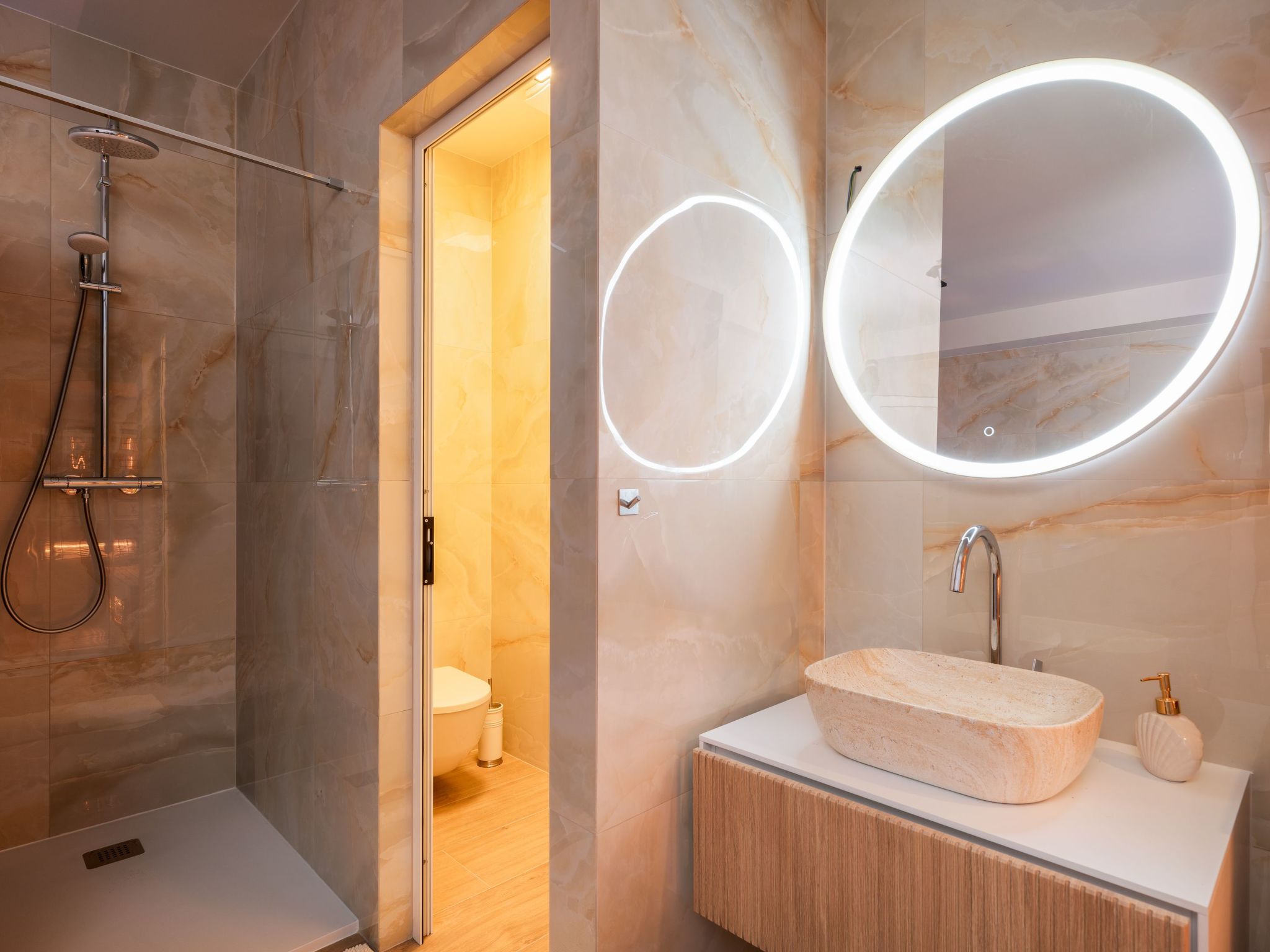 Stylisches Haus für 8 Personen und 4 Kinder-Binnen