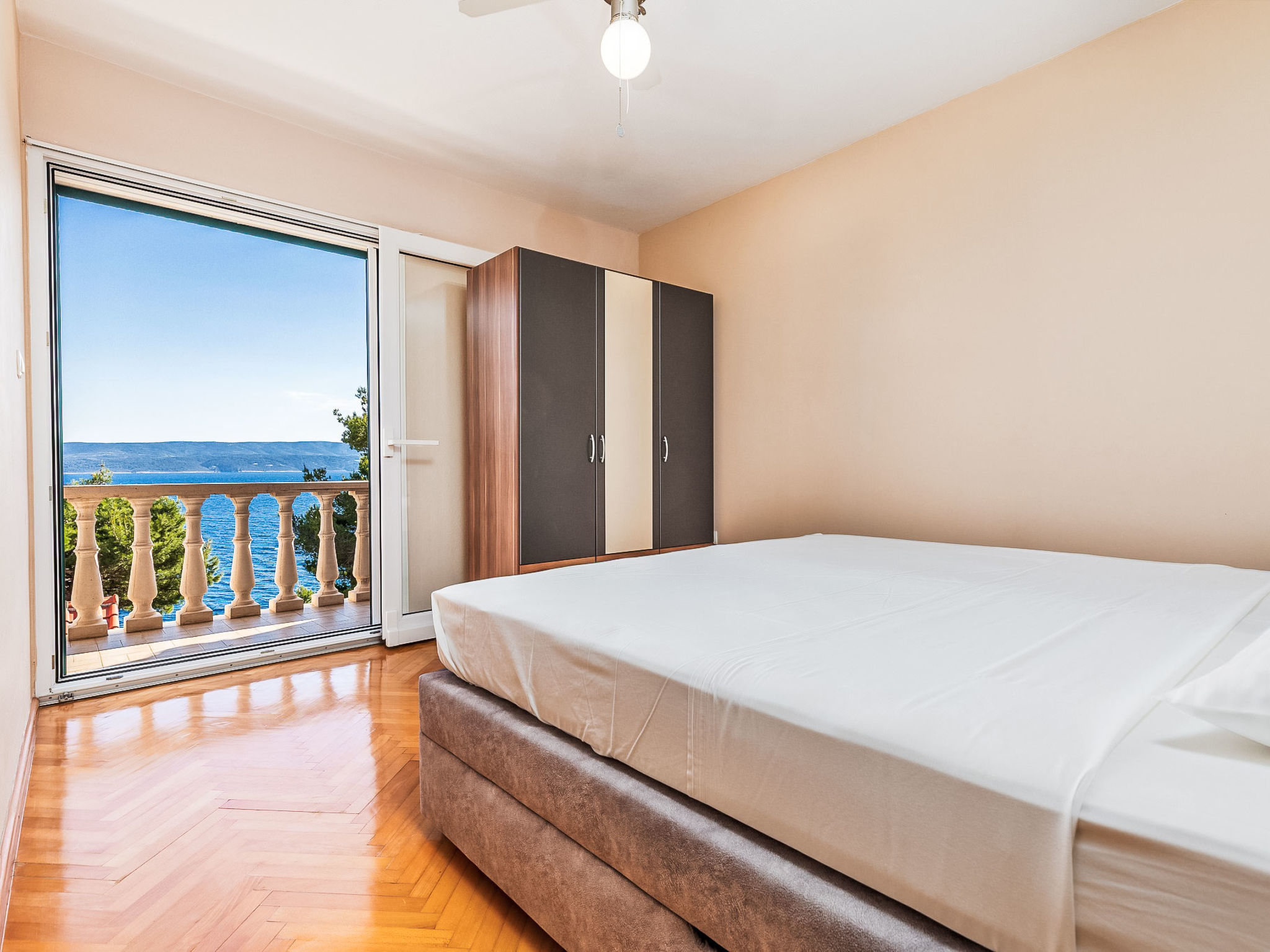 Vrijstaande villa met privézwembad, op 100 meter van zee en meer in Medići - foto 12