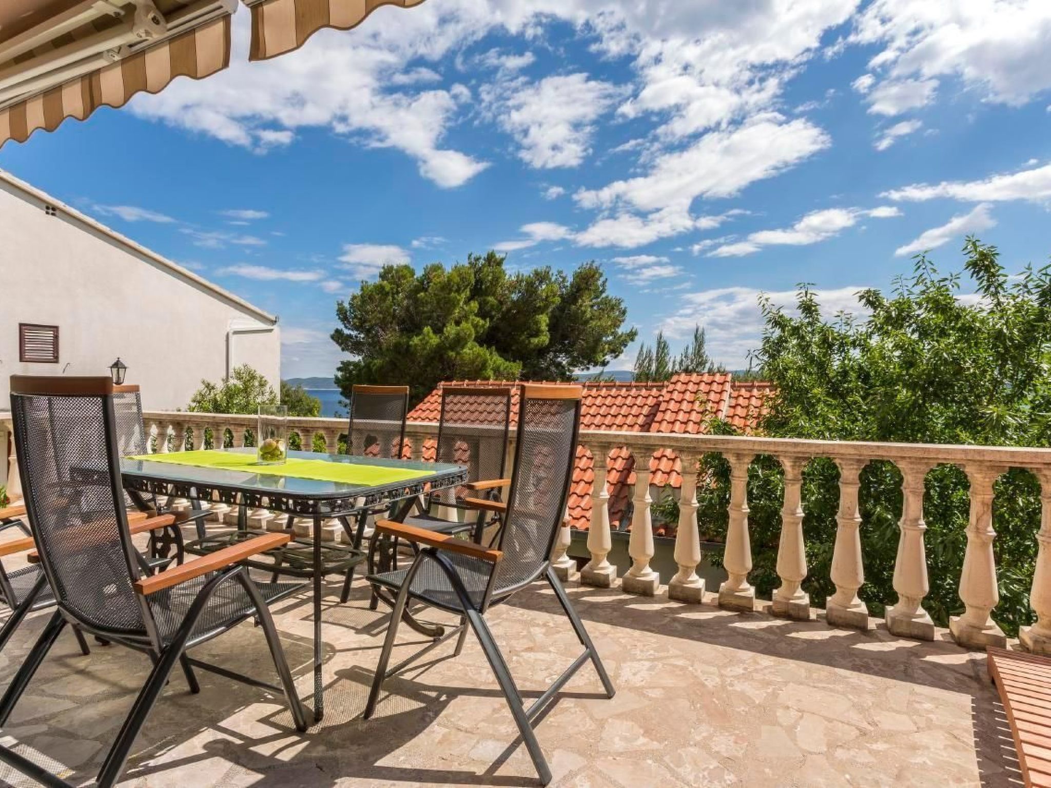 Charmantes Ferienhaus in Medići mit Privatem Pool-Dedans