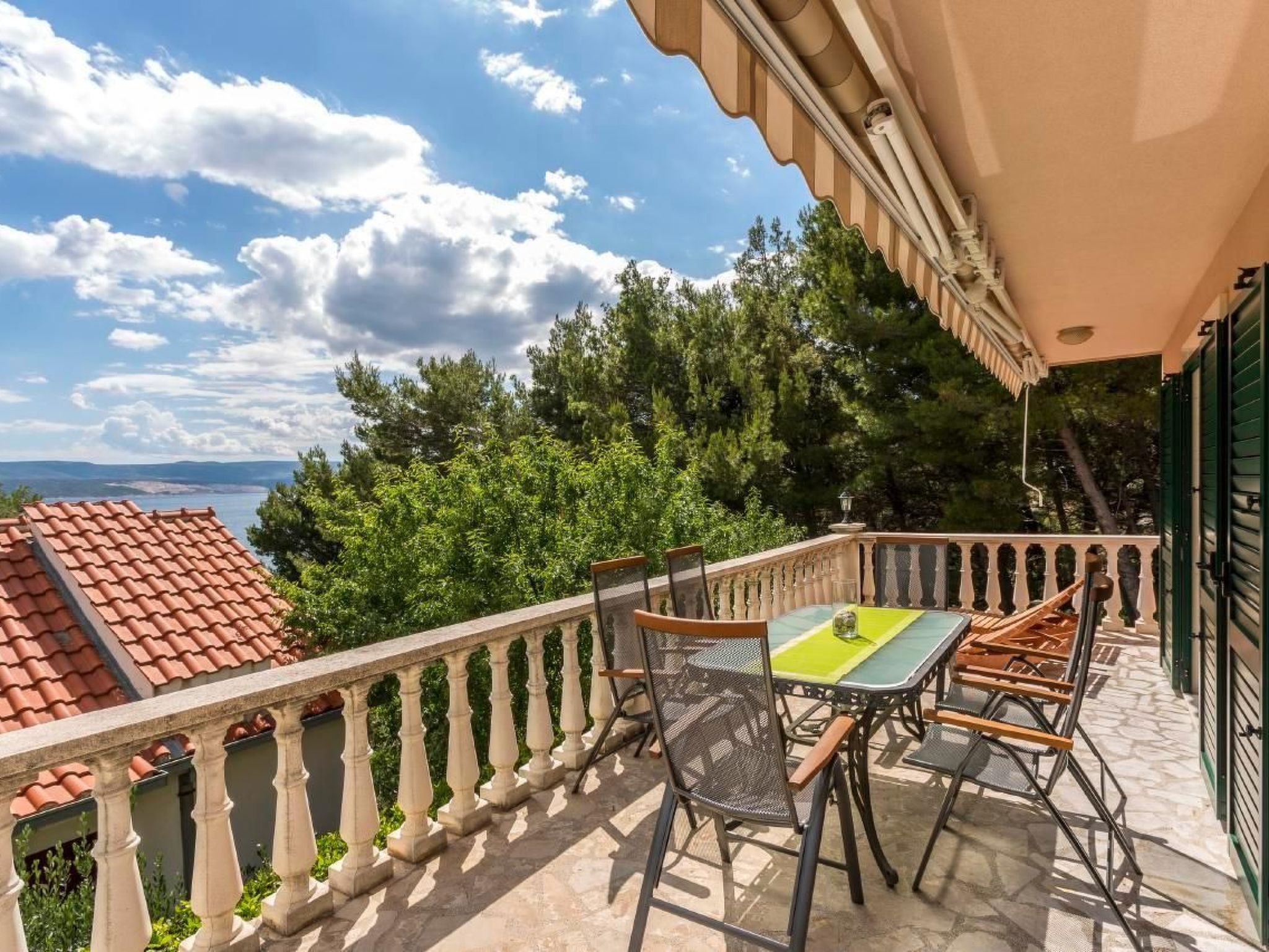 Charmantes Ferienhaus in Medići mit Privatem Pool-Dedans