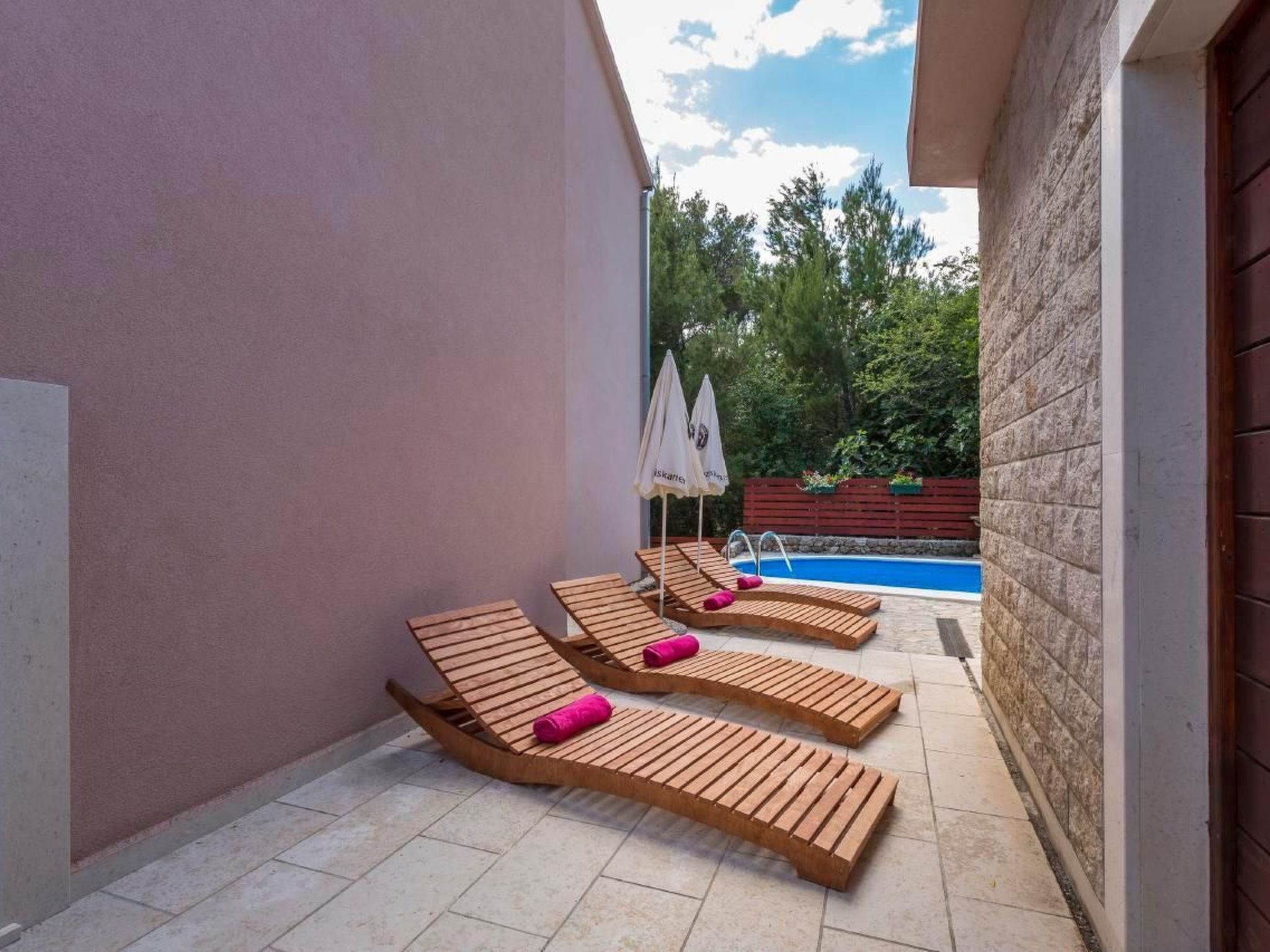 Charmantes Ferienhaus in Medići mit Privatem Pool-Dedans