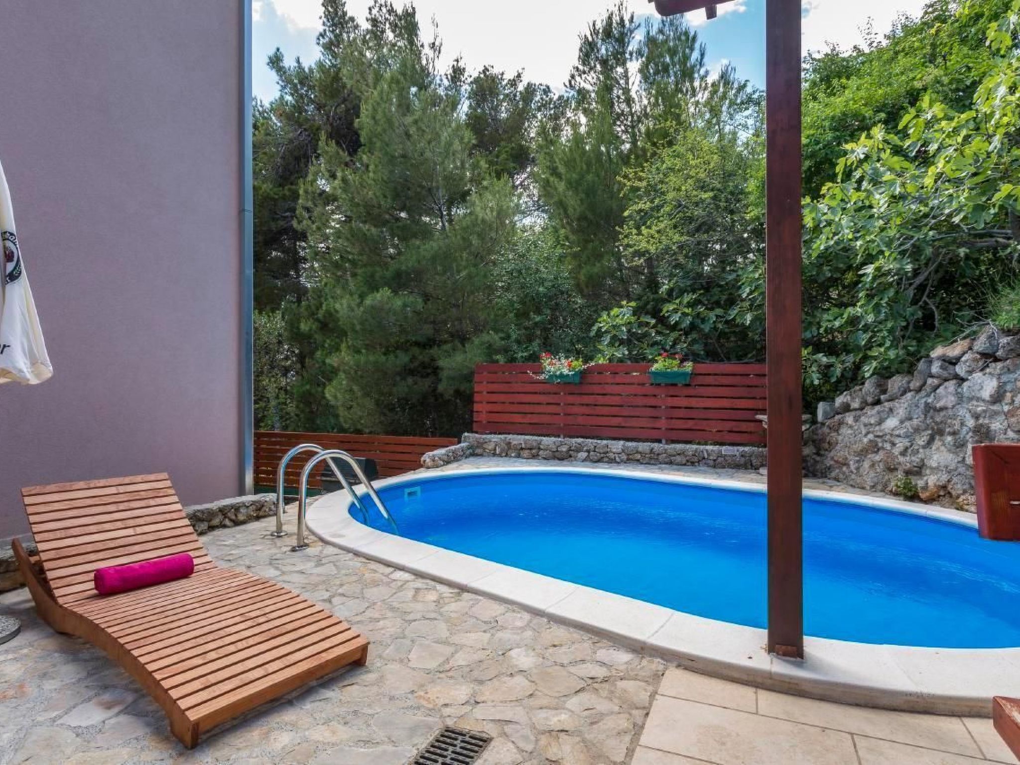 Charmantes Ferienhaus in Medići mit Privatem Pool-Dedans