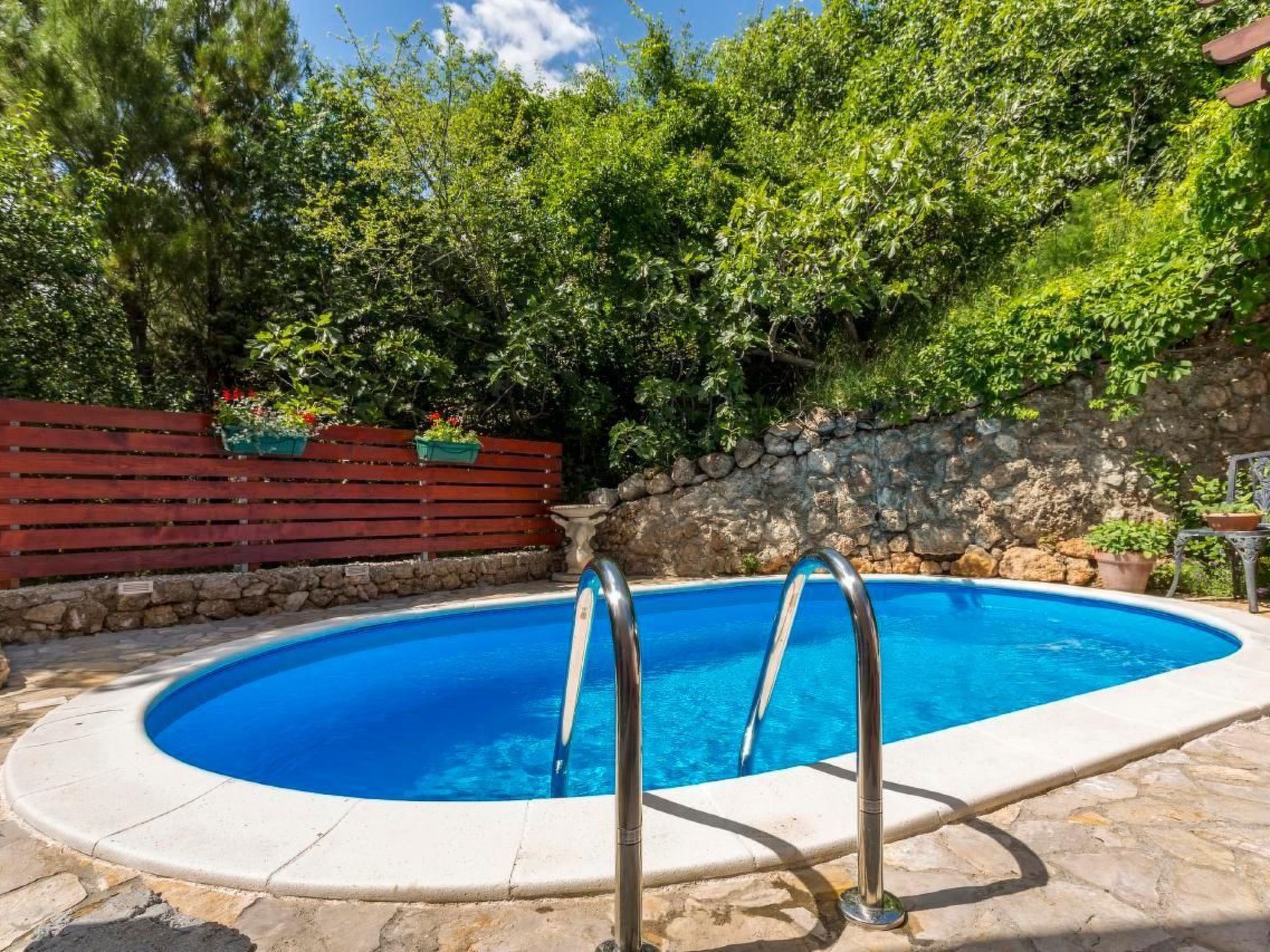 Charmantes Ferienhaus in Medići mit Privatem Pool-Dedans