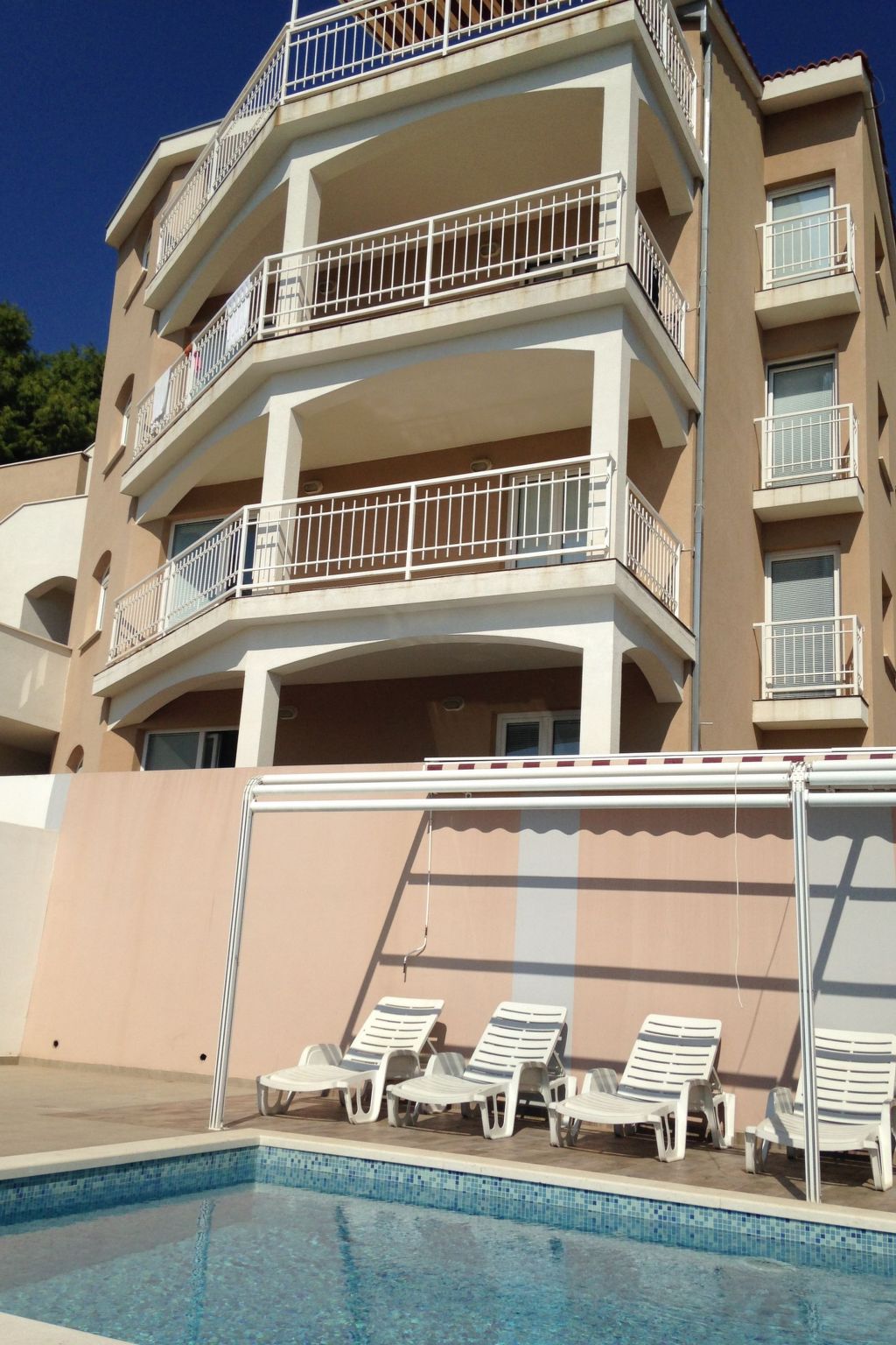 Appartement mit Blick auf das Wasser-Image-tags.info