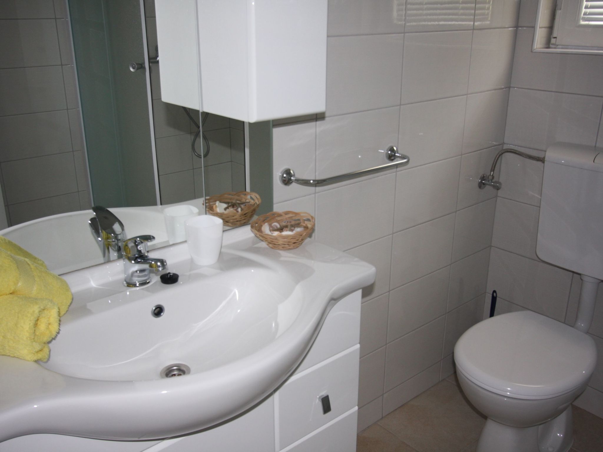 Appartement mit Blick auf das Wasser-Image-tags.info