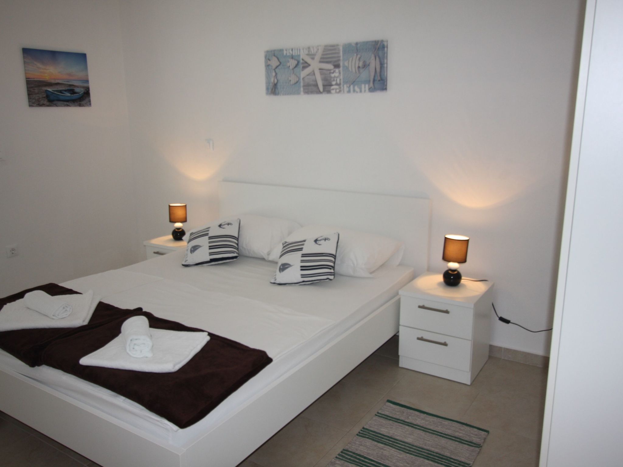 Appartement mit Blick auf das Wasser-Image-tags.info